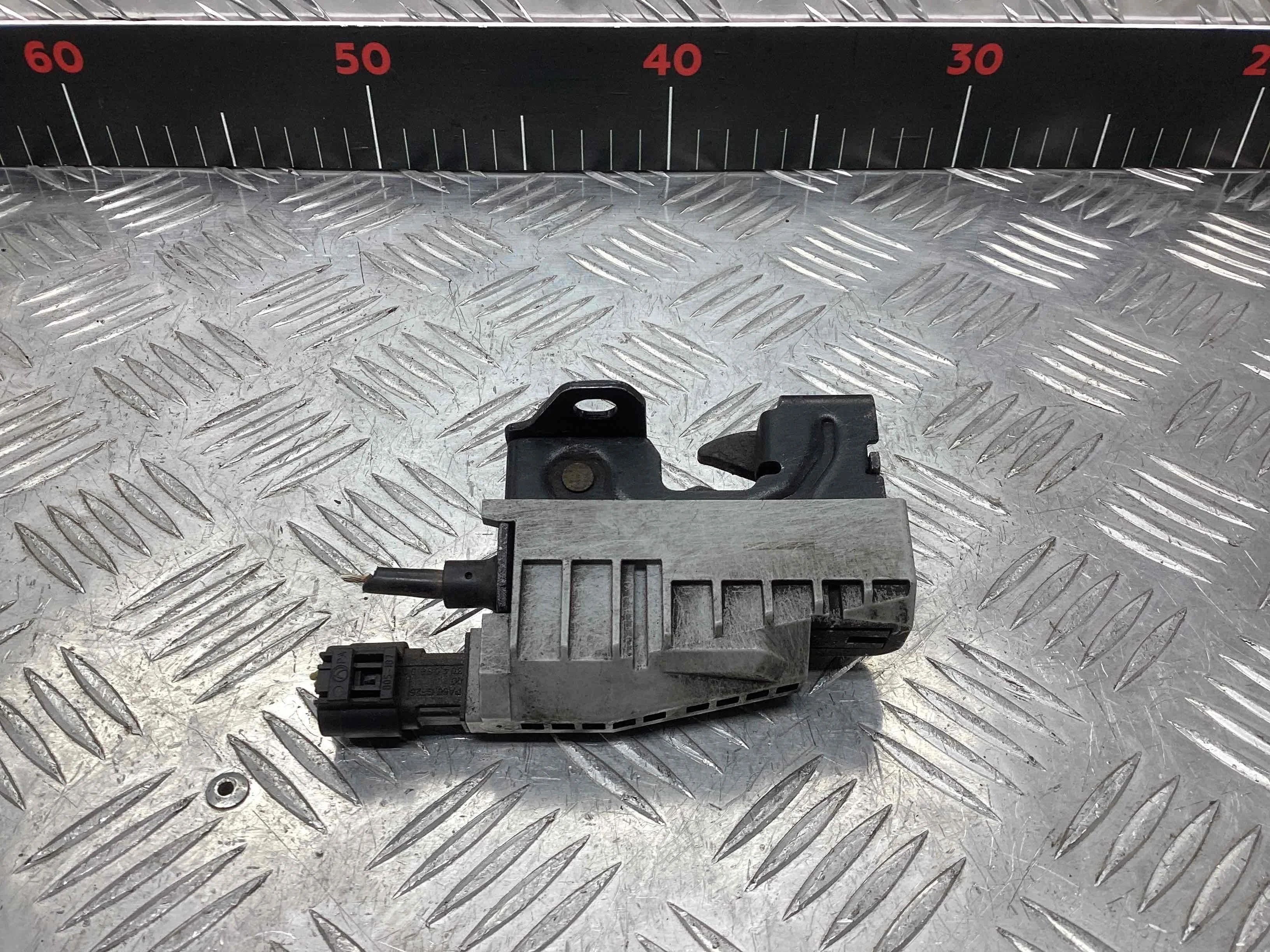 Замок капота Mercedes E (W212) 2009-2013  2010 3,0 CDi Дизель АКПП Универсал.