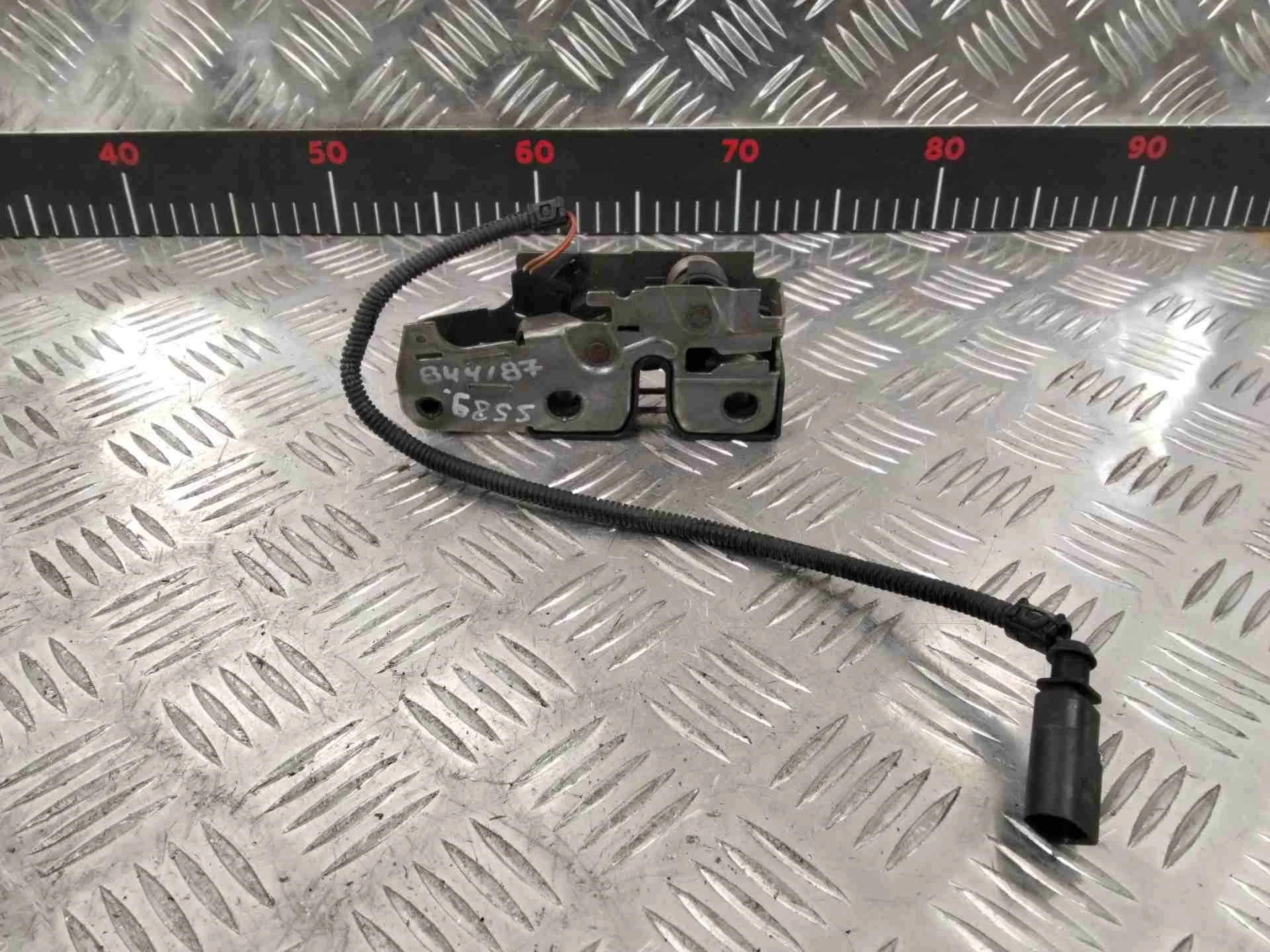 Замок капота Volkswagen Golf Plus Golf+ V (5M) 2005-2014 2006 1,6 FSi Бензин МКПП 6ст. Хэтчбек 5дв.
