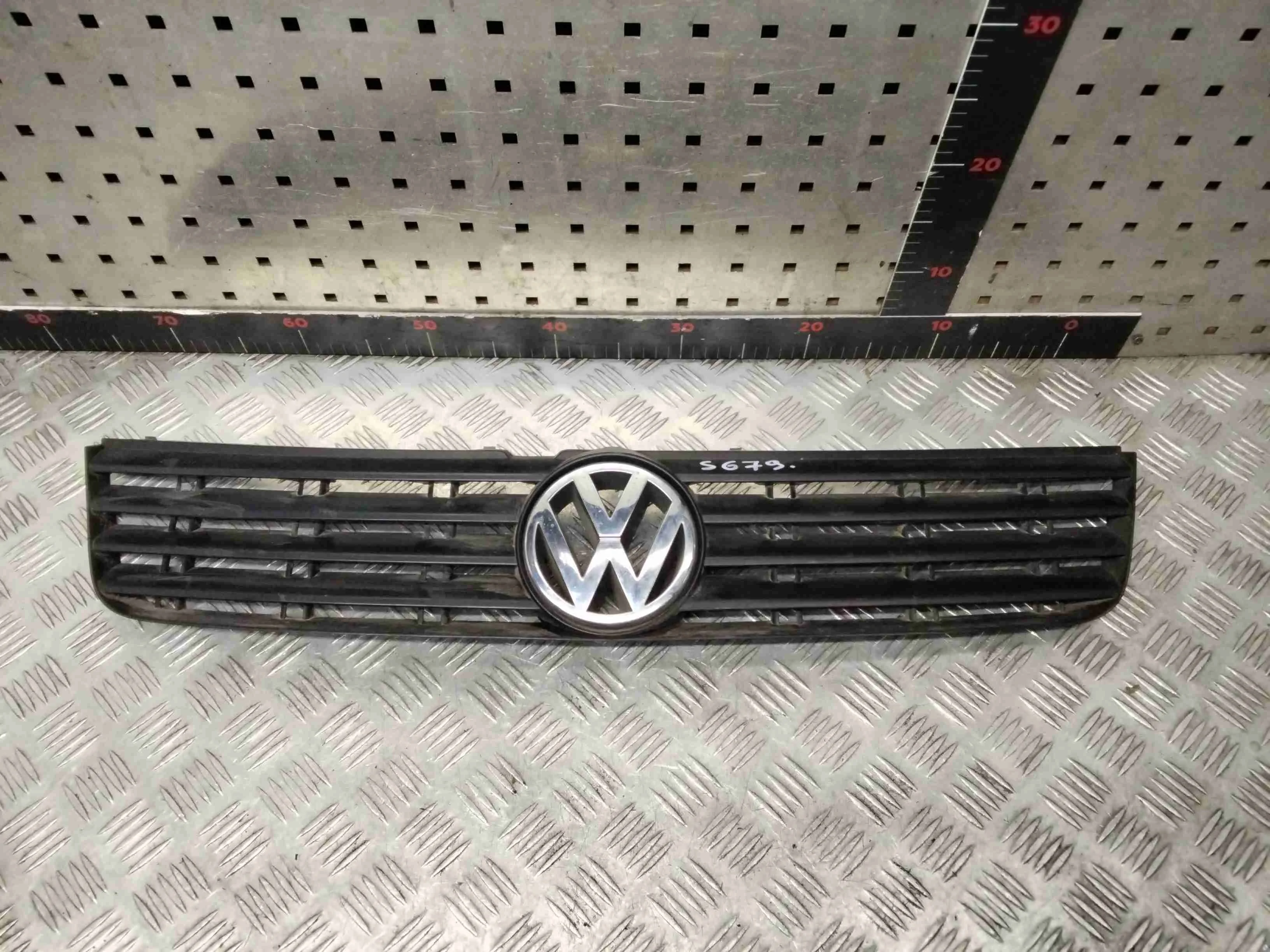 Решетка радиатора Volkswagen Passat Passat B5 (3B) 1996-2000 1998 1,9 TDi Дизель МКПП 5ст. Универсал.