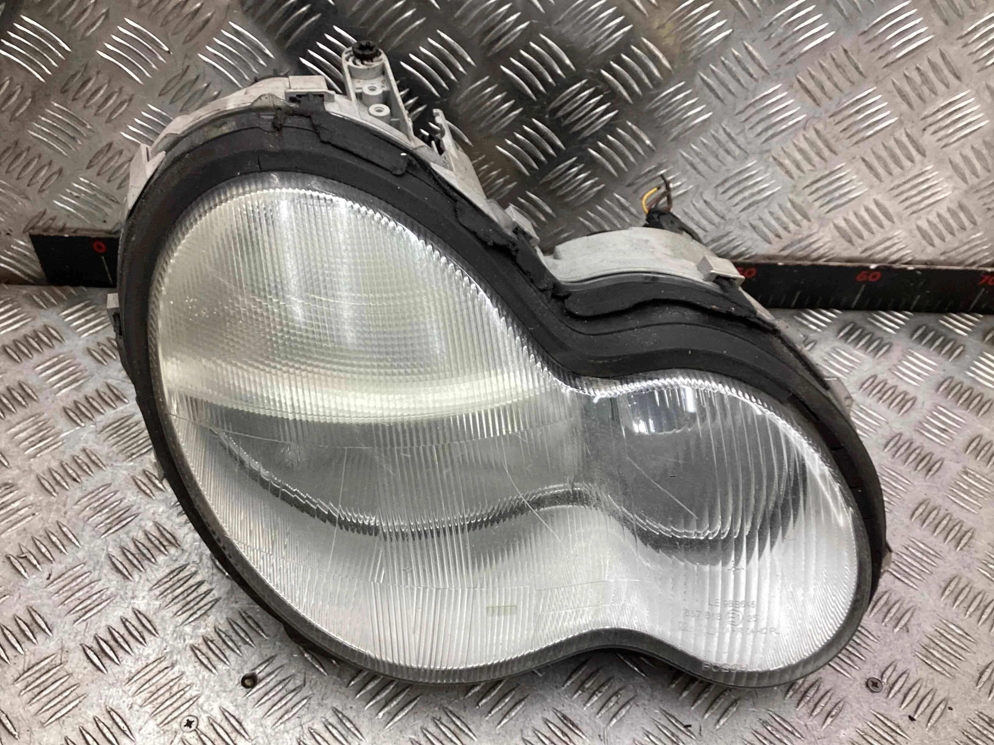 Фара правая Mercedes C (W203) 2000-2004  2003 1,8 компр. Бензин МКПП 6ст. Седан.