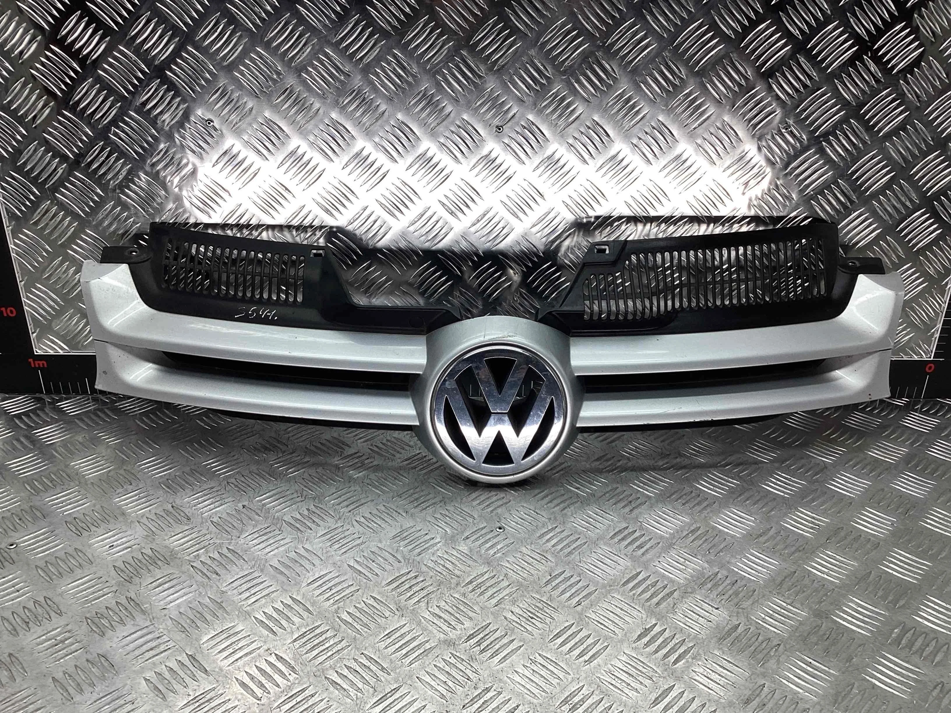 Решетка радиатора Volkswagen Golf Golf V (1K) 2004-2009 2006 1,4 i Бензин МКПП 5ст. Хэтчбек 3дв.
