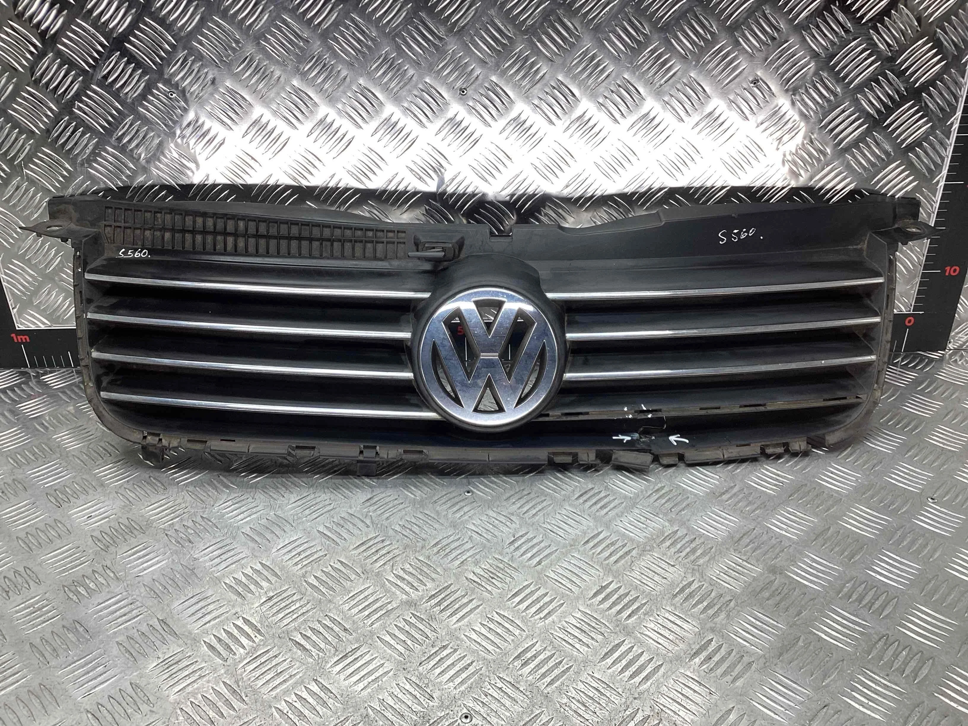 Решетка радиатора Volkswagen Passat Passat B5+ (3B) 2000-2005 рестайлинг 2002 1,9 TDi Дизель МКПП 5ст. Универсал.