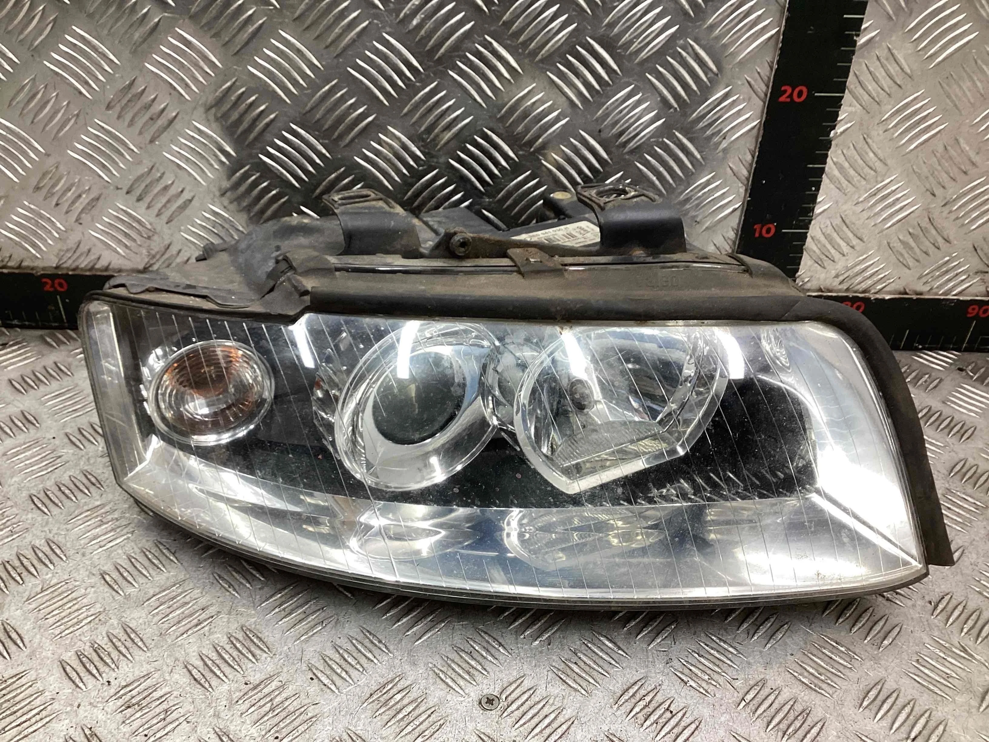 Фара правая Audi A4 A4 B6 (8EC, 8E5) 2000-2004 2002 2,0 i Бензин МКПП Универсал.