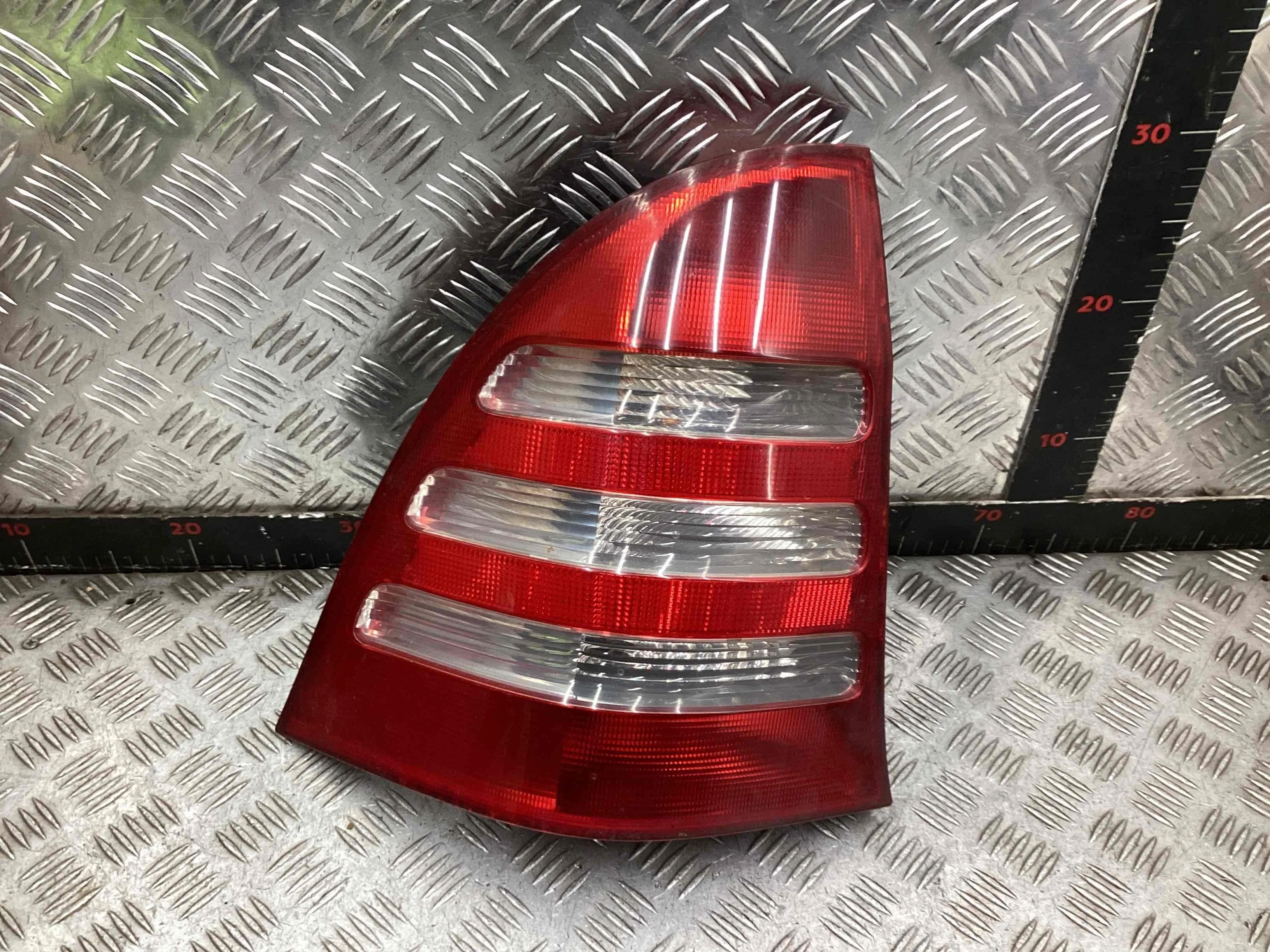 Фонарь задний левый Mercedes C (W203) 2000-2004  2001 2,2 CDi Дизель МКПП 6ст. Универсал.
