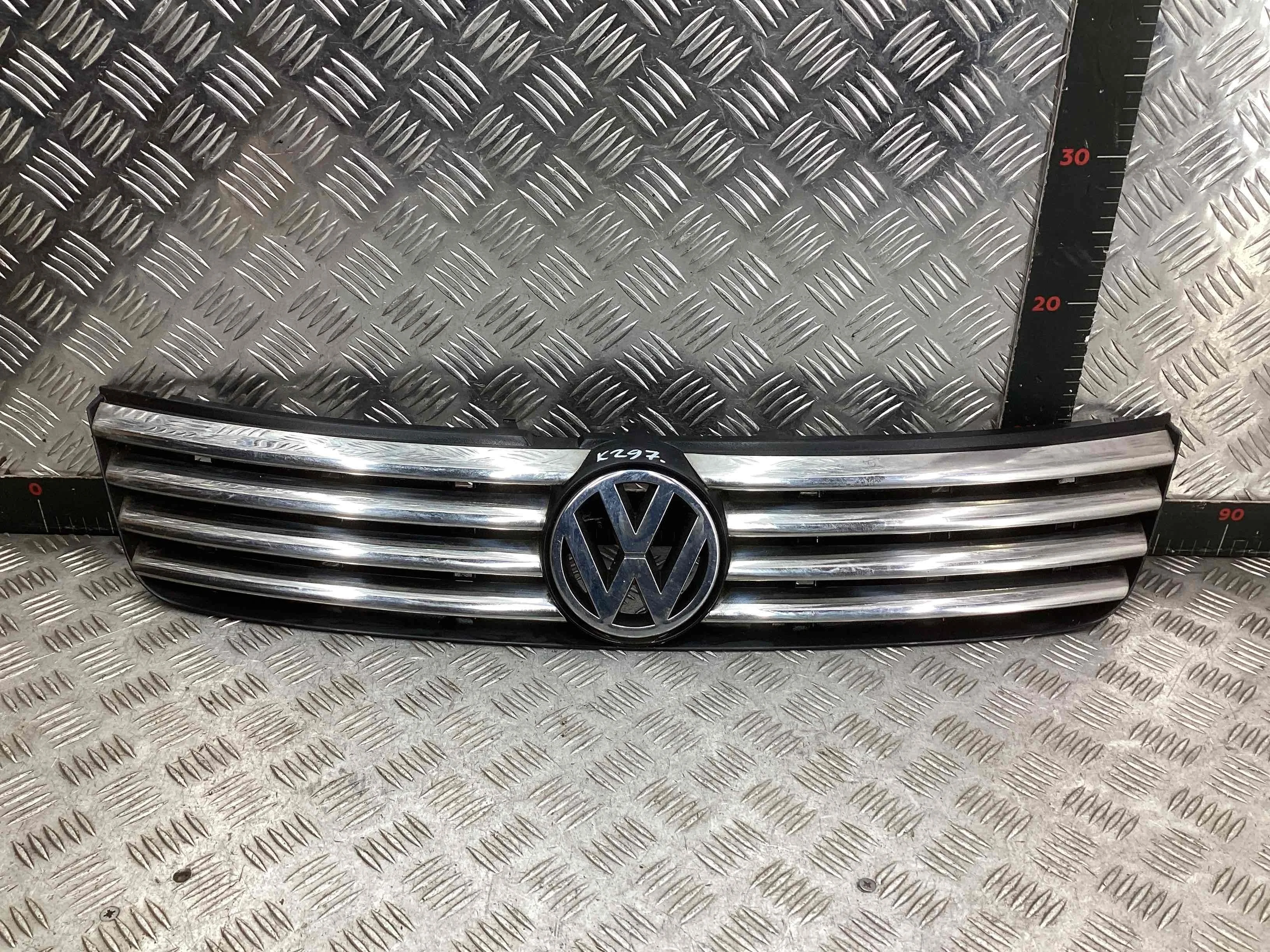 Решетка радиатора Volkswagen Passat Passat B5 (3B) 1996-2000 2000 1,9 TDi Дизель АКПП Универсал.