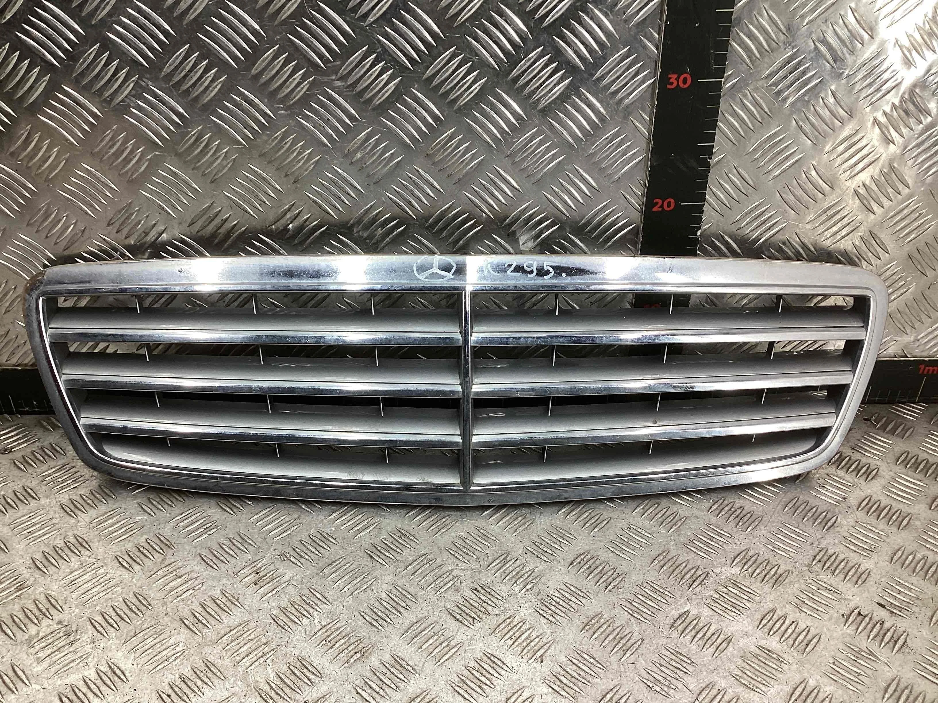 Решетка радиатора Mercedes C (W203) 2004-2007 рестайлинг  2004 2,2 CDi Дизель АКПП Универсал.
