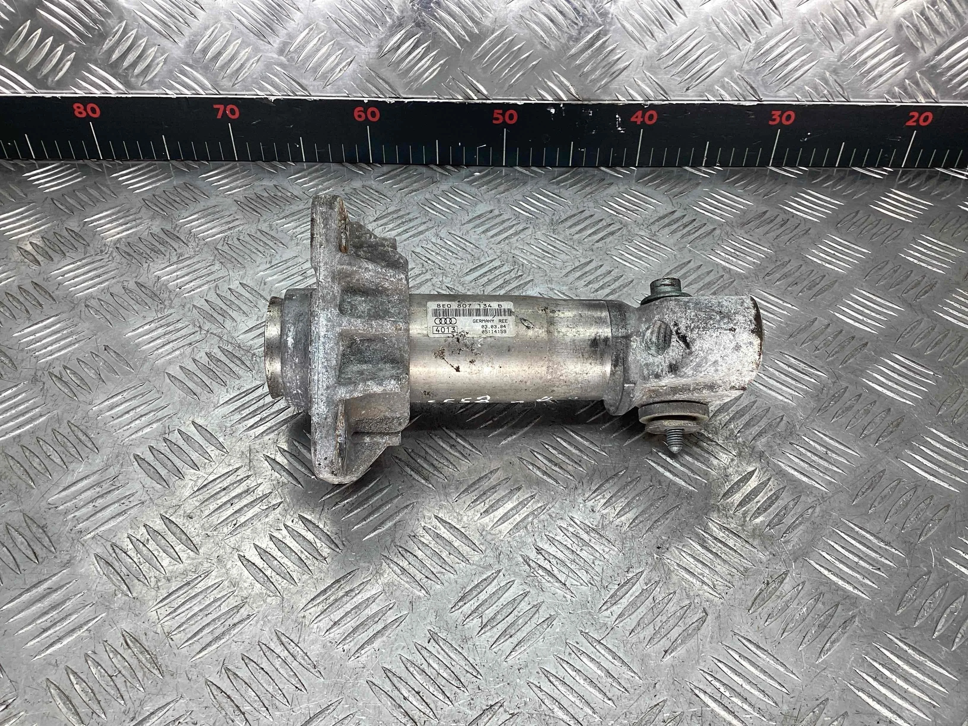 Кронштейн крепления бампера переднего Audi A4 A4 B6 (8EC, 8E5) 2000-2004 2004 1,9 TDi Дизель МКПП 6ст. Универсал.