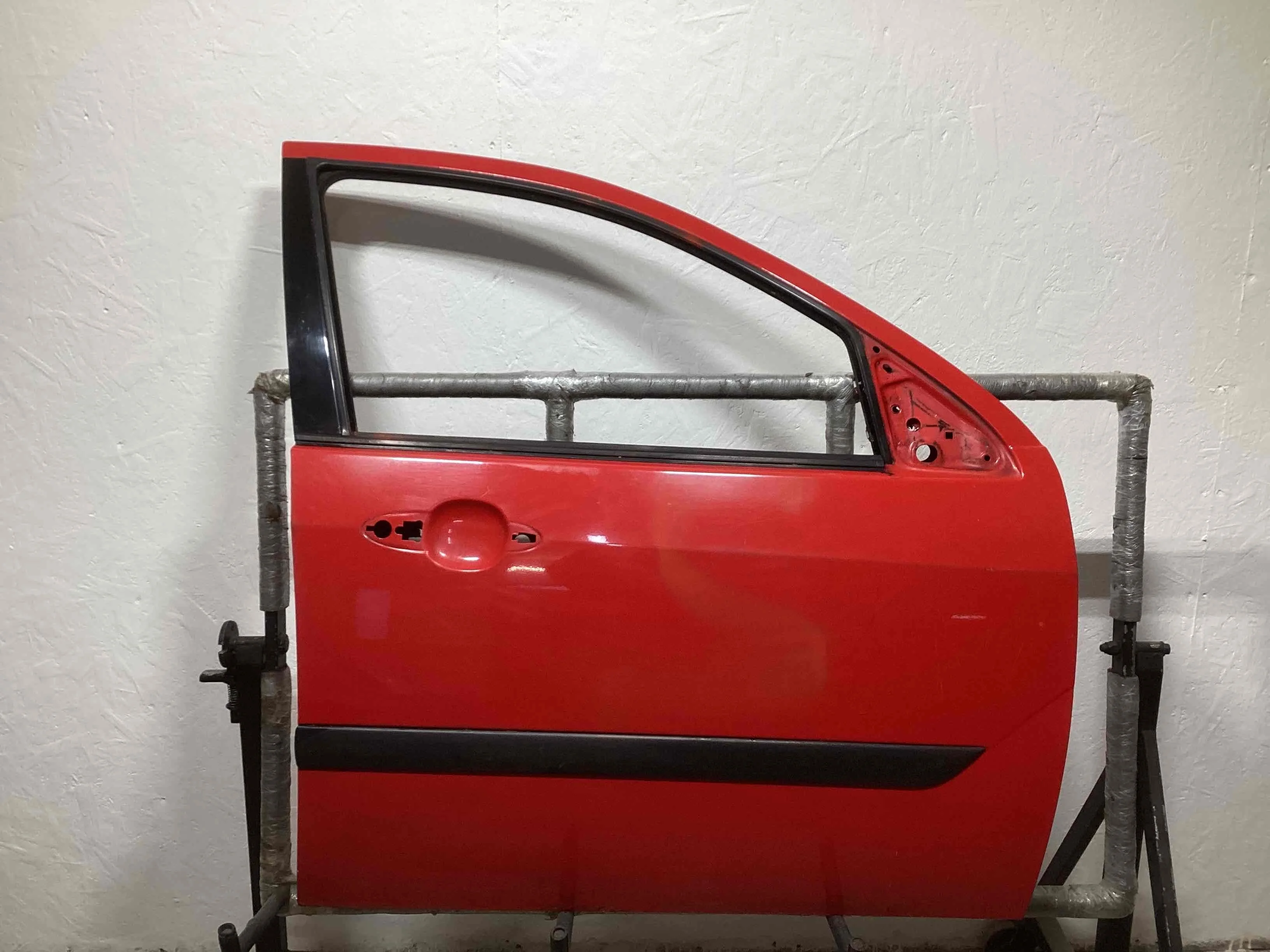 Дверь передняя правая Ford Focus Focus I 2001-2005 рестайлинг 2003 1,6 i Бензин МКПП 5ст. Универсал.
