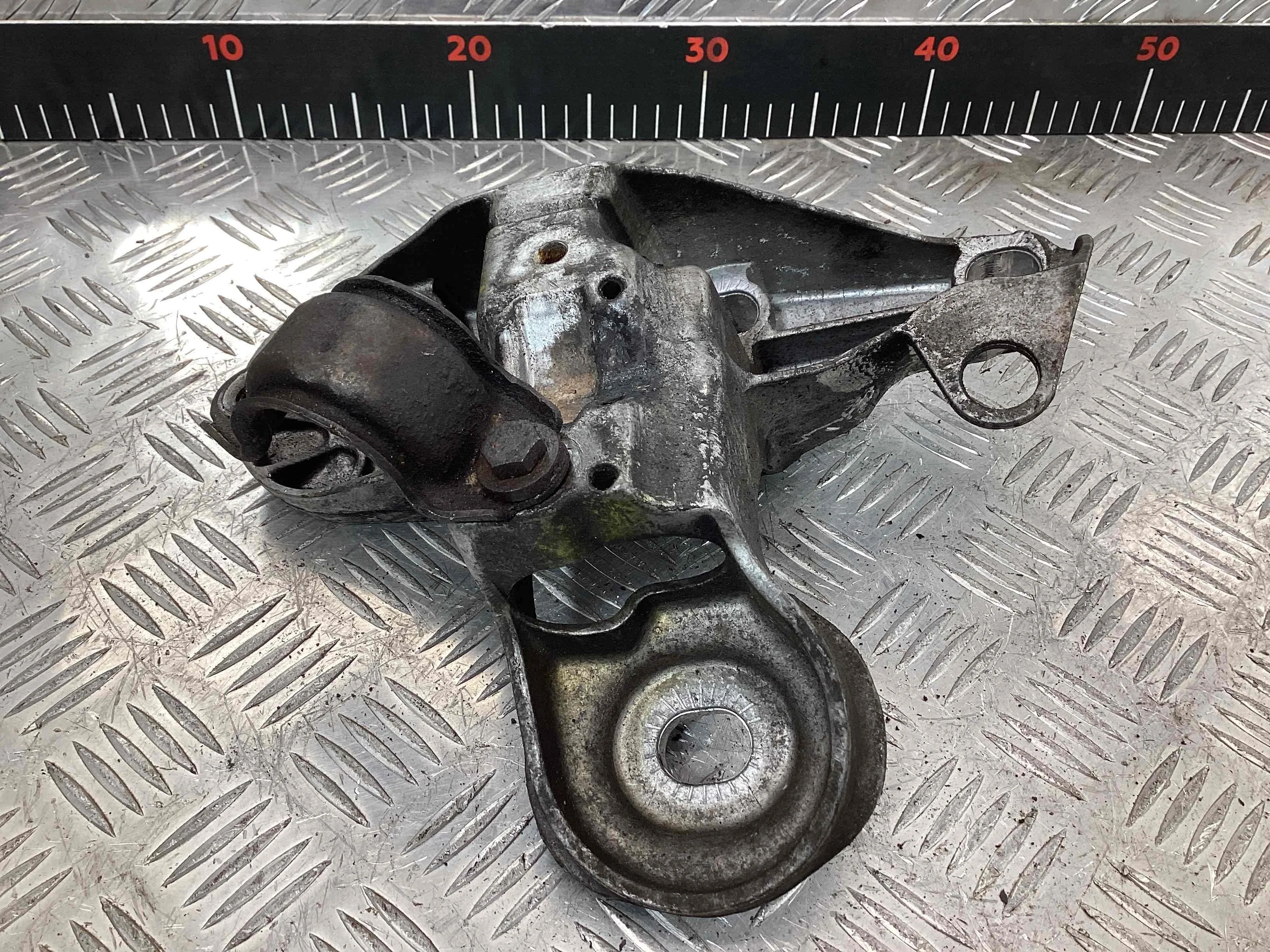 Кронштейн двигателя Audi A6 A6 C5 (4B) 1997-2001 2000 2,5 TDi Дизель МКПП 6ст. Универсал.