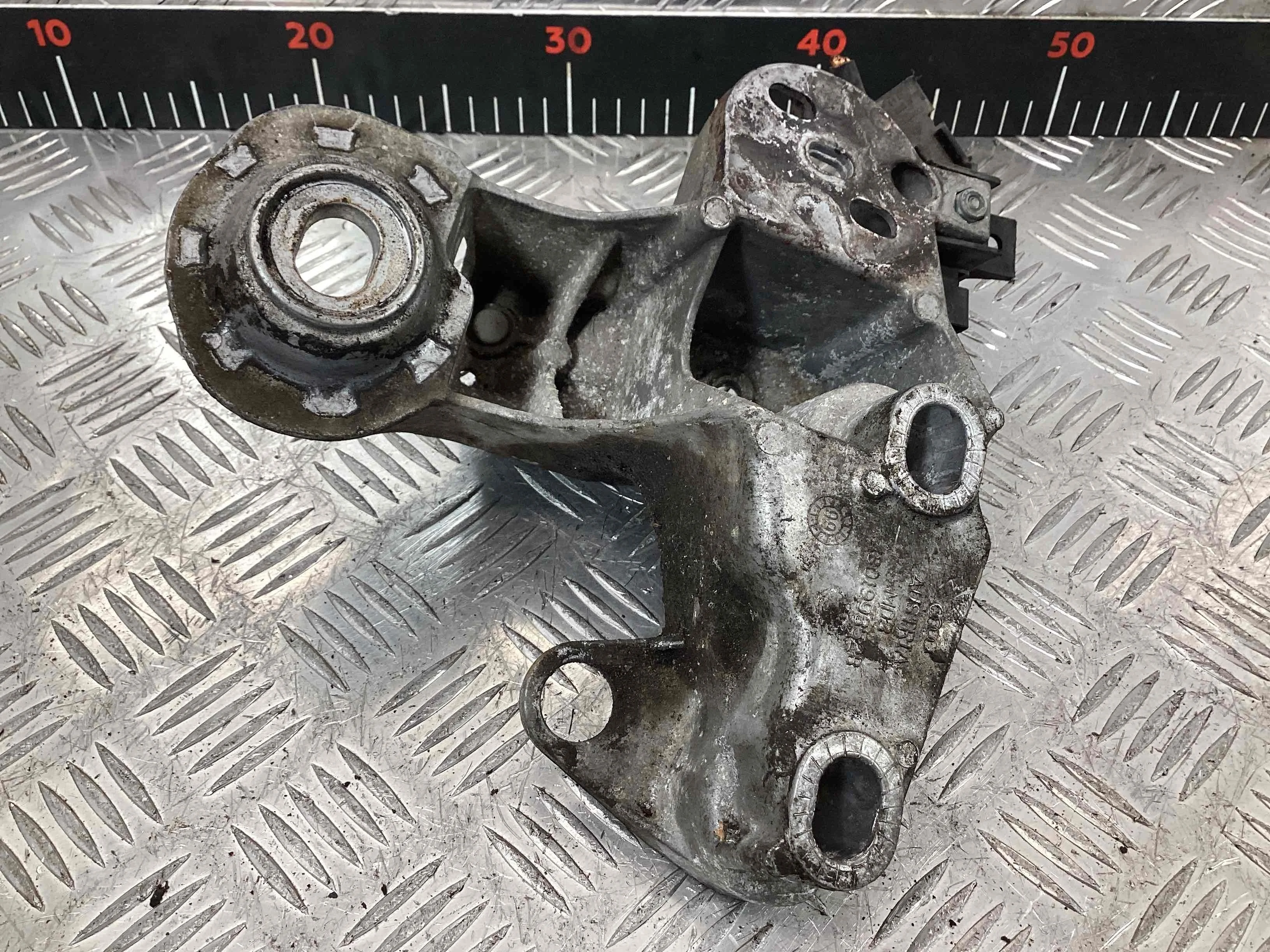 Кронштейн двигателя Audi A4 A4 B5 (8D) 1994-1999 1995 1,9 TD Дизель МКПП 5ст. Седан.