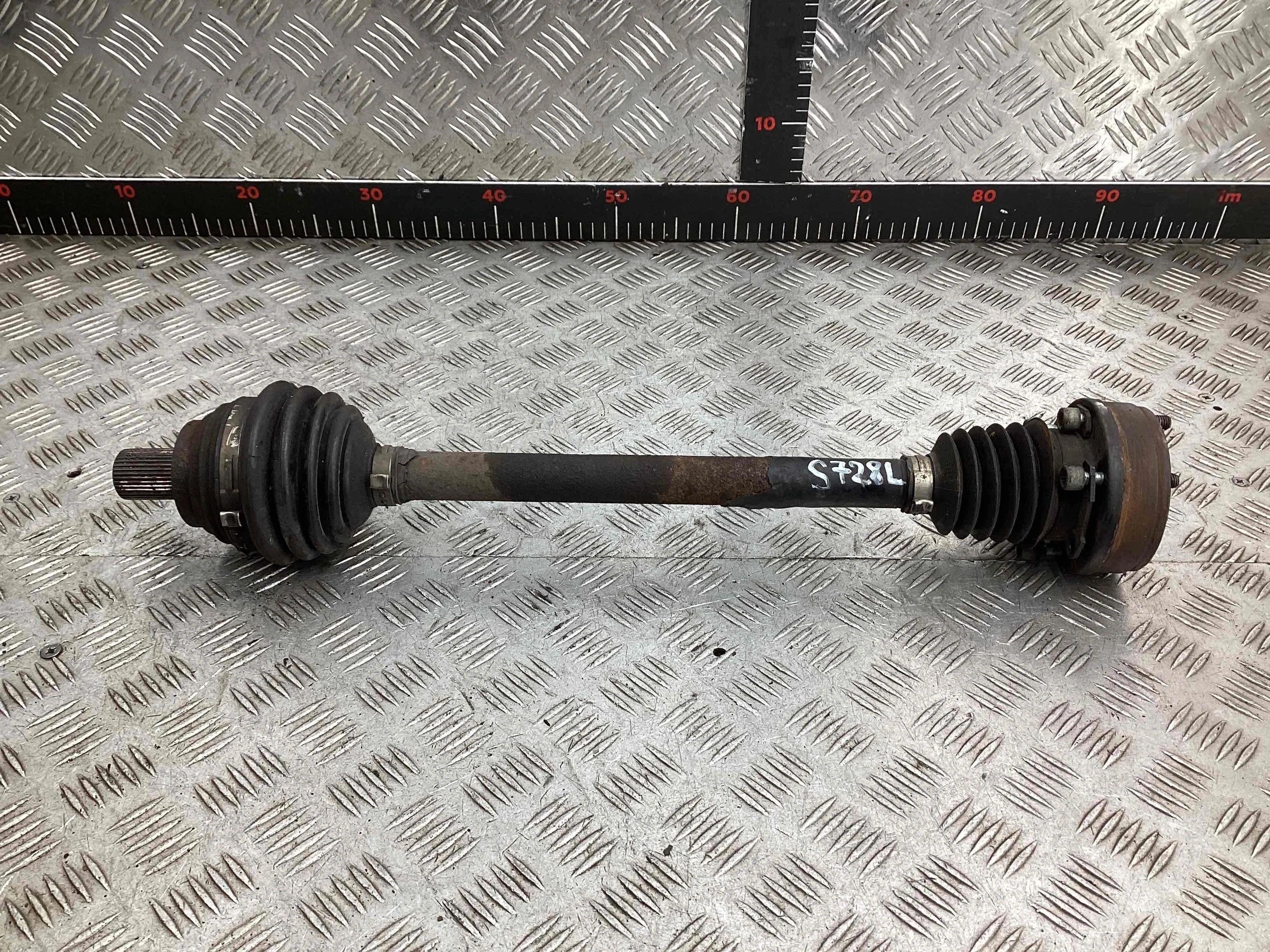 Полуось передняя левая (приводной вал, ШРУС) Volkswagen Golf Golf V (1K) 2004-2009 2004 1,4 i Бензин МКПП 5ст. Хэтчбек 5дв.