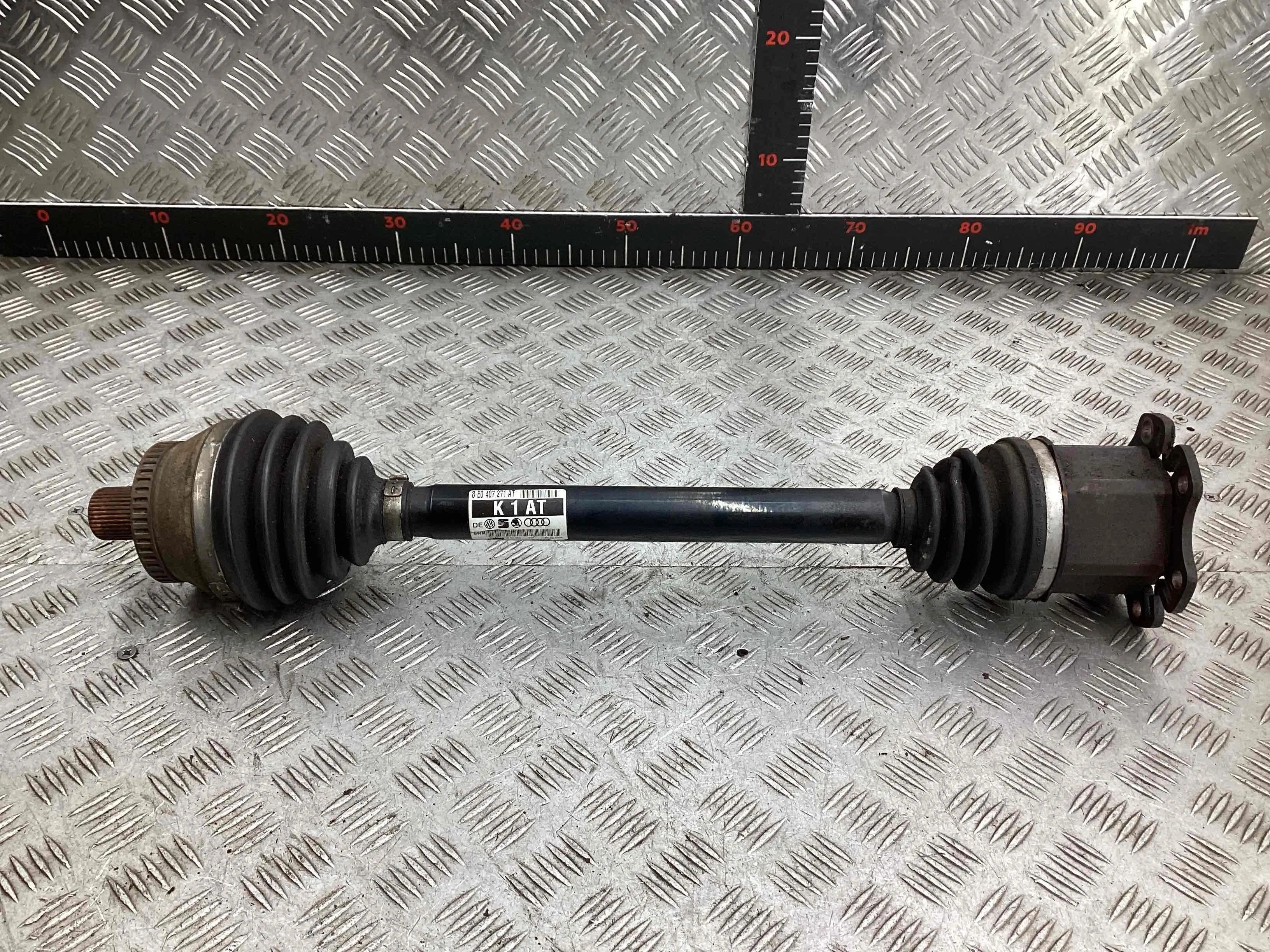 Полуось передняя левая (приводной вал, ШРУС) Audi A4 A4 B6 (8EC, 8E5) 2000-2004 2004 1,9 TDi Дизель МКПП 6ст. Универсал.
