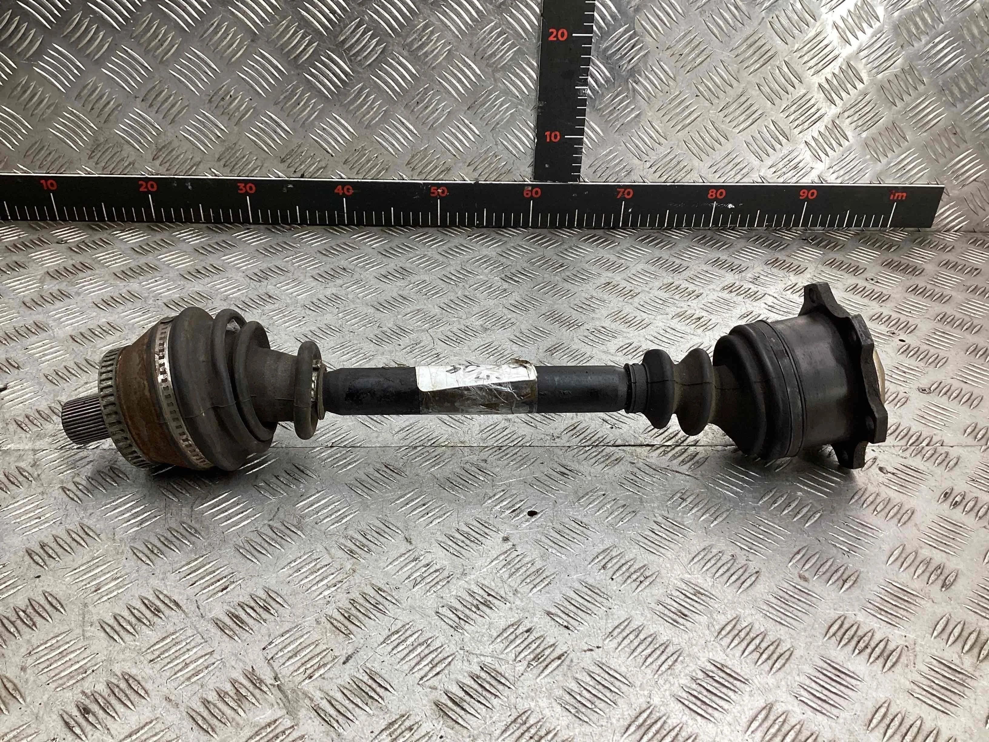 Полуось передняя левая (приводной вал, ШРУС) Volkswagen Passat Passat B5+ (3B) 2000-2005 рестайлинг 2003 1,9 TDi Дизель АКПП Универсал.