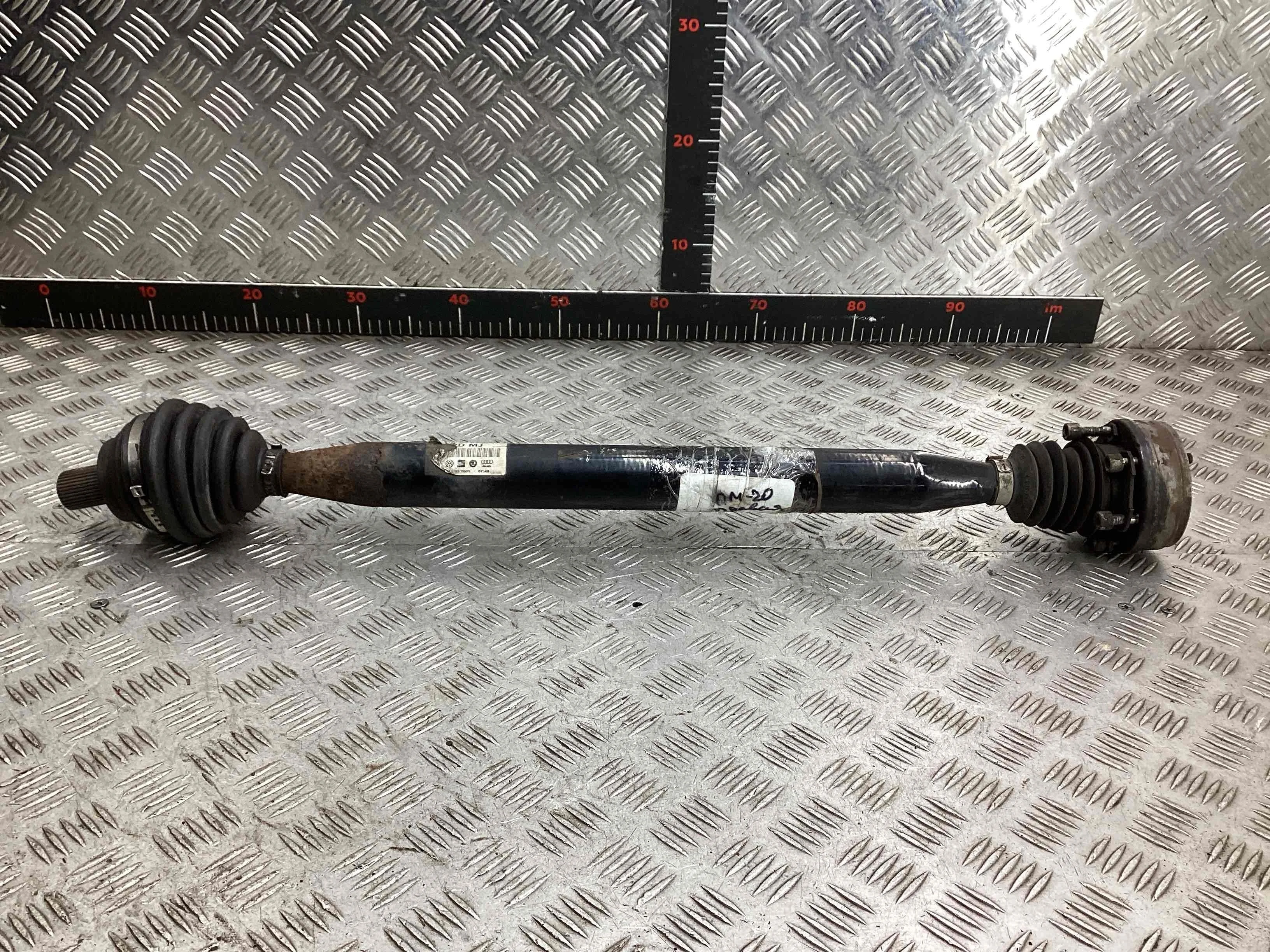 Полуось передняя правая (приводной вал, ШРУС) Volkswagen Golf Golf V (1K) 2004-2009 2005 1,4 i Бензин МКПП 5ст. Хэтчбек 5дв.