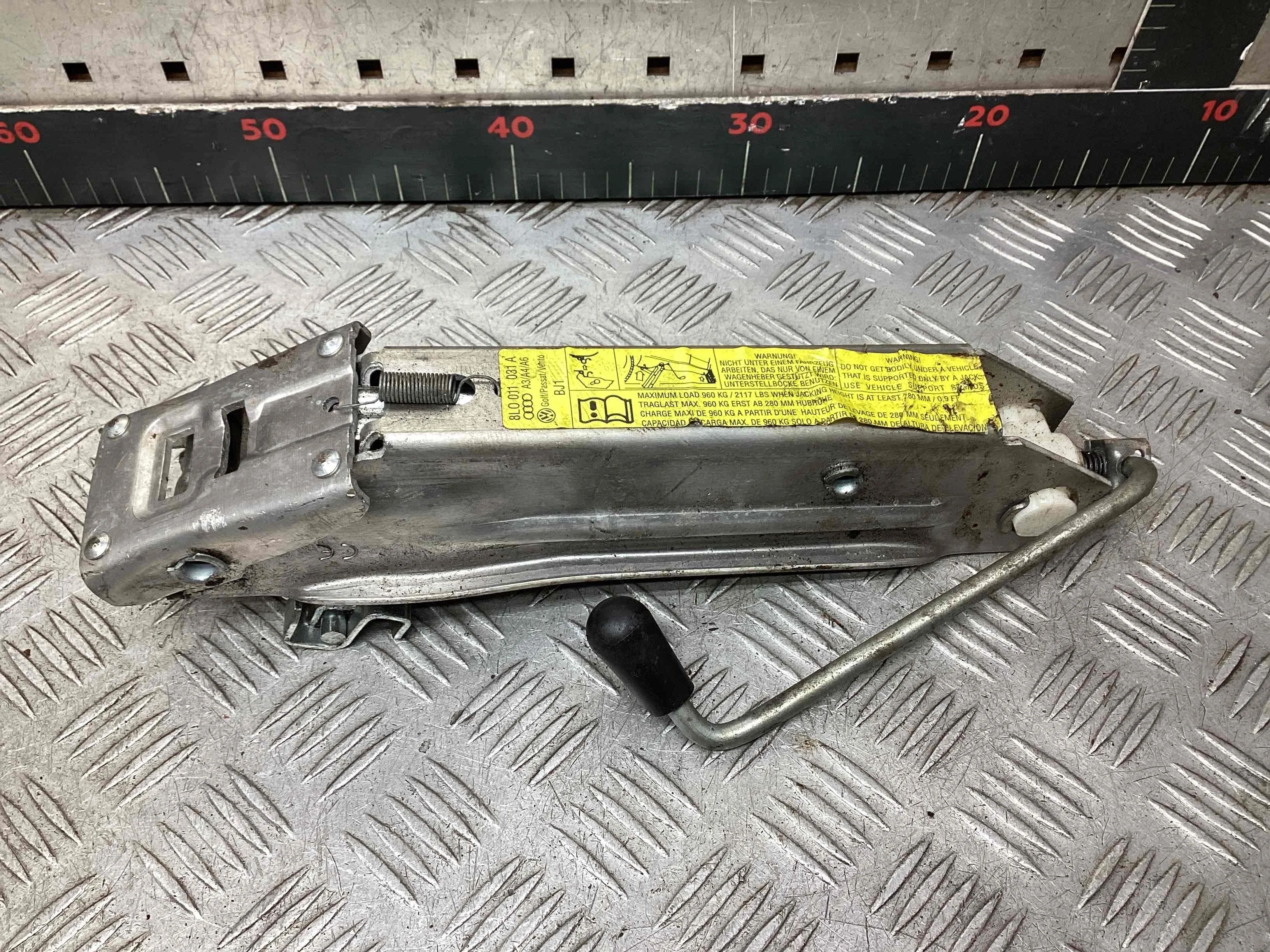 Домкрат Volkswagen Passat Passat B5 (3B) 1996-2000 2002 1,9 TDi Дизель МКПП Седан.