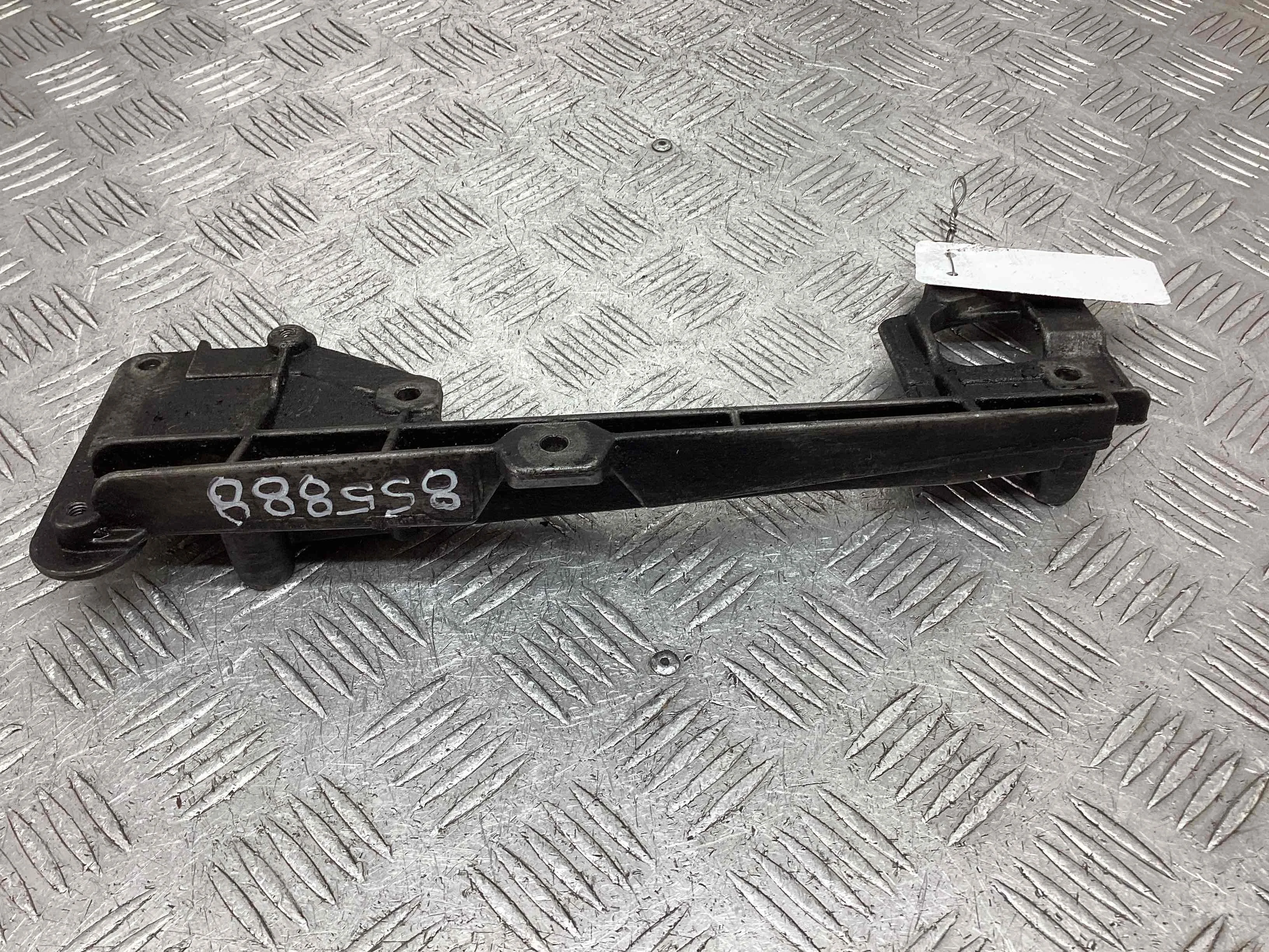 Кронштейн двигателя Volkswagen Passat Passat B6 (3C) 2005-2010 2006 2,0 TDi Дизель МКПП 6ст. Седан.