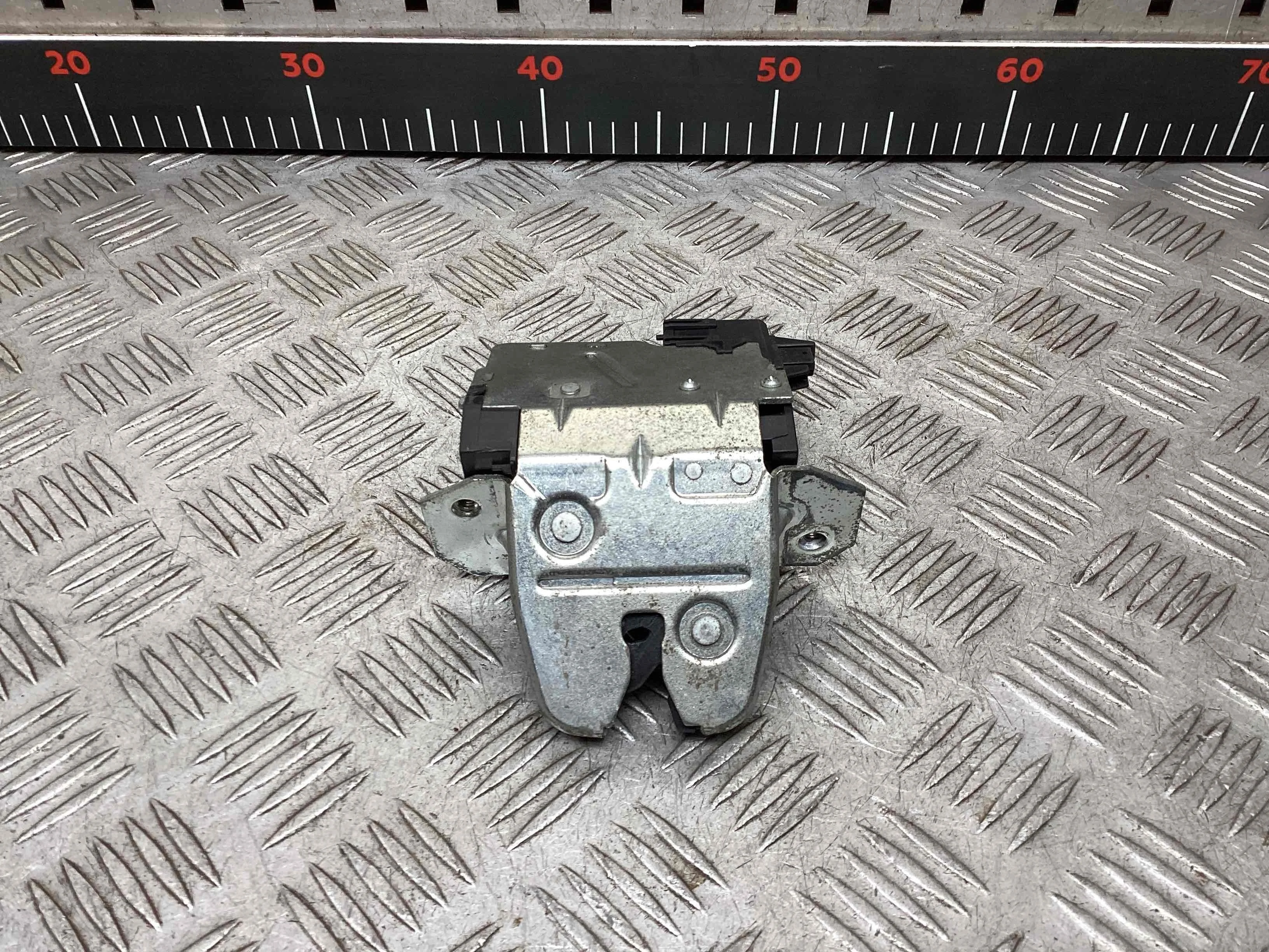 Замок багажника Mercedes C (W203) 2000-2004  2001 2,0 компр. Бензин МКПП 6ст. Купе.