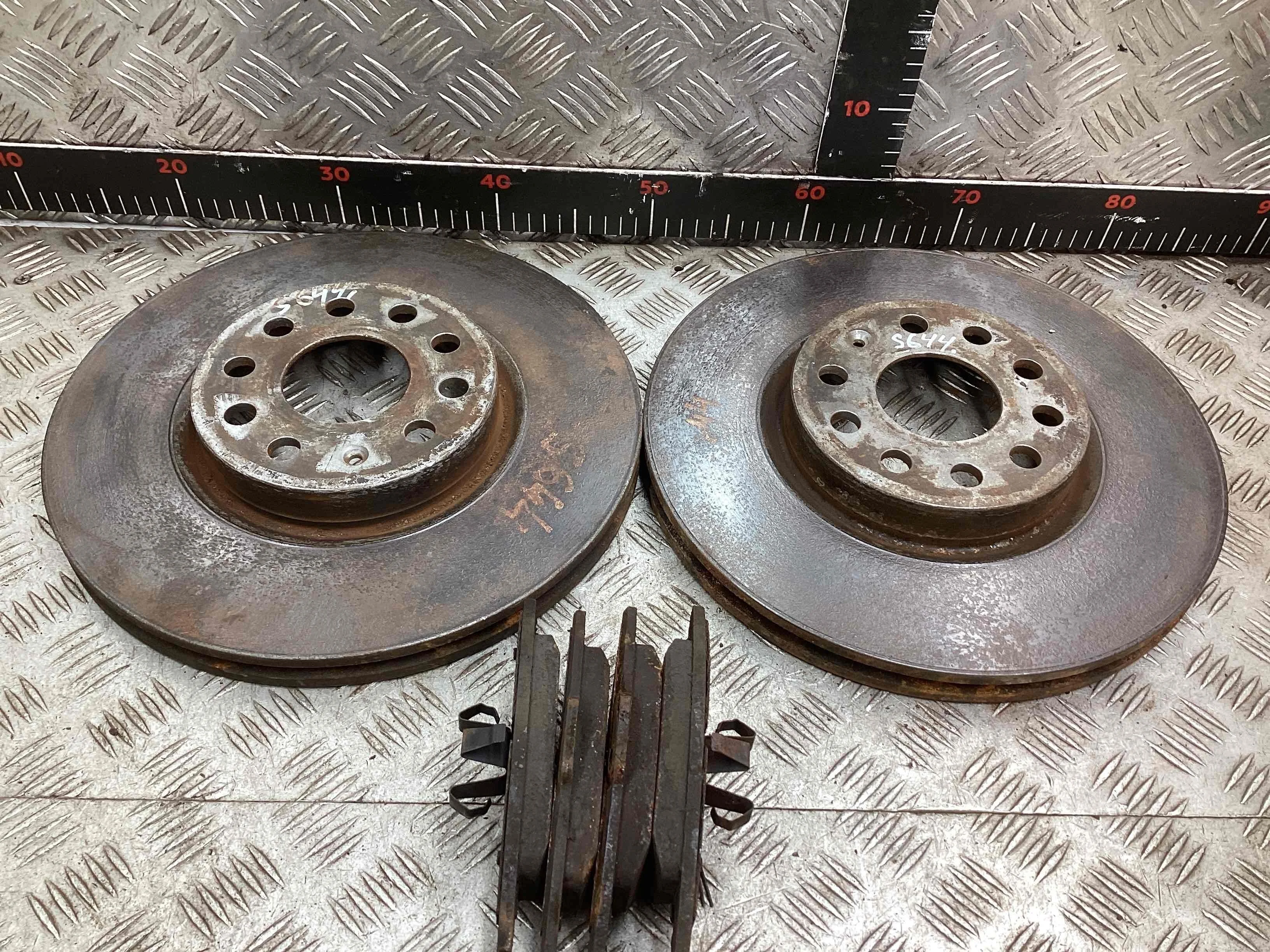 Диск тормозной передний Volkswagen Passat Passat B6 (3C) 2005-2010 2006 1,6 FSi Бензин МКПП 6ст. Универсал.
