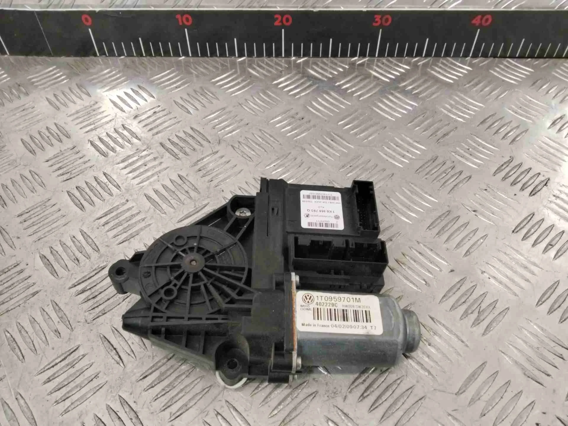 Моторчик стеклоподъемника передний левый Skoda Octavia Octavia A5 (1Z) 2008-2013 рестайлинг 2009 1,4 Ti Бензин АКПП Универсал.