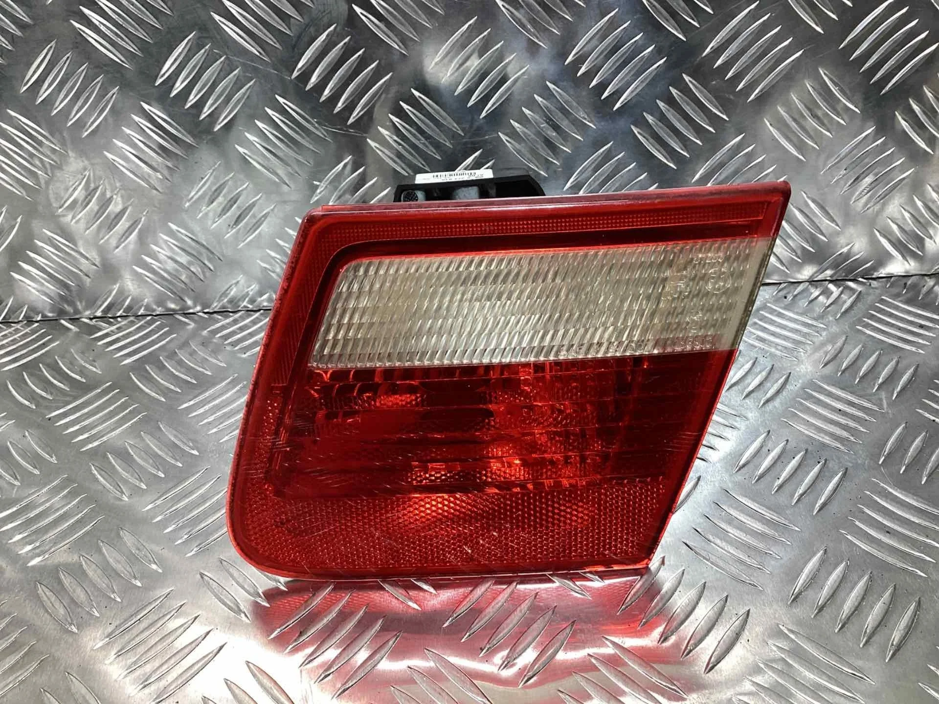 Фонарь крышки багажника правый BMW 3-Series (E46) 2001-2005 рестайлинг  2002 1,8 i Бензин МКПП Универсал.