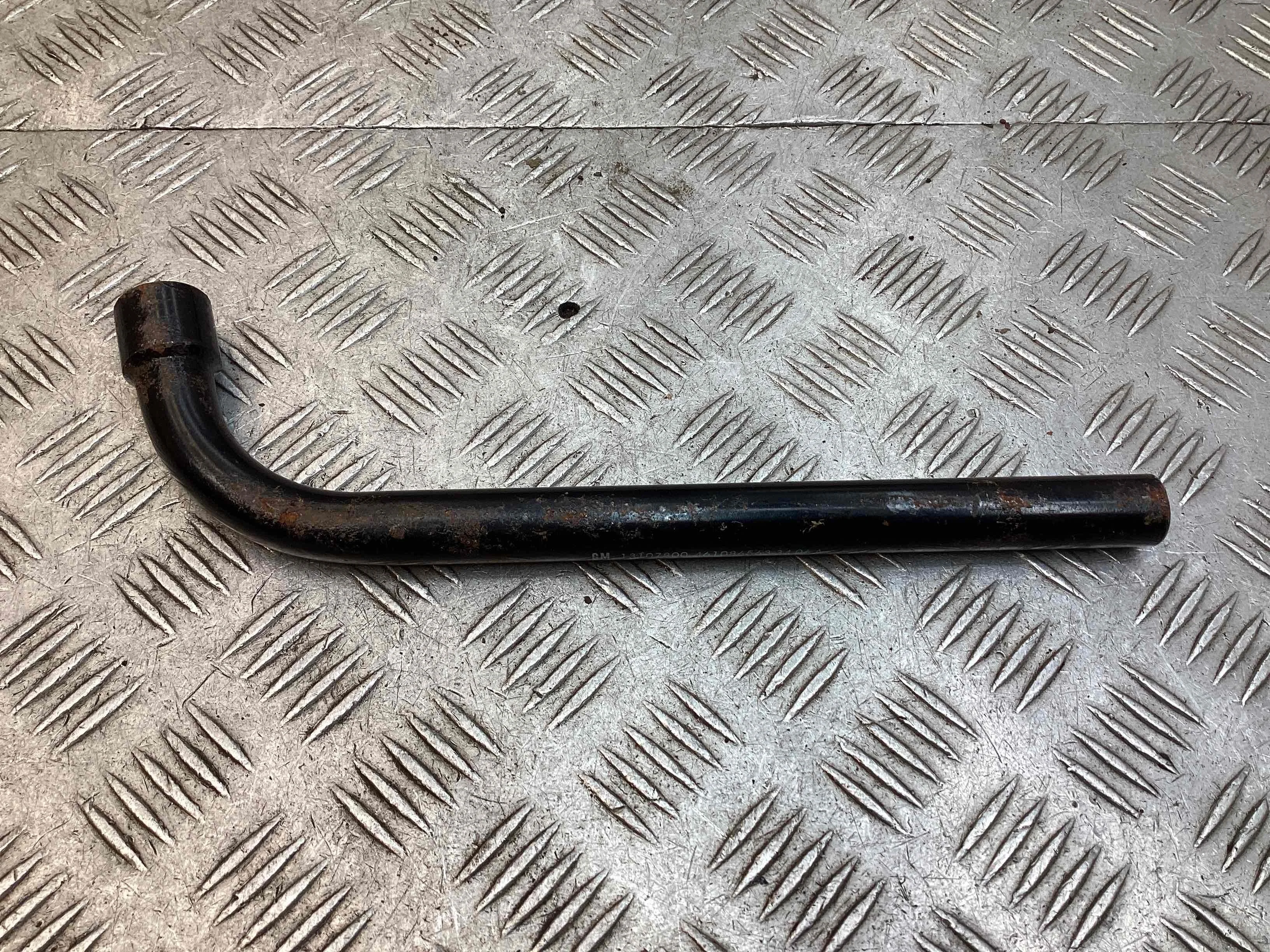 Ключ колесный (балонный) Opel Vectra Vectra C 2002-2005 2002 2,2 i Бензин МКПП Универсал.