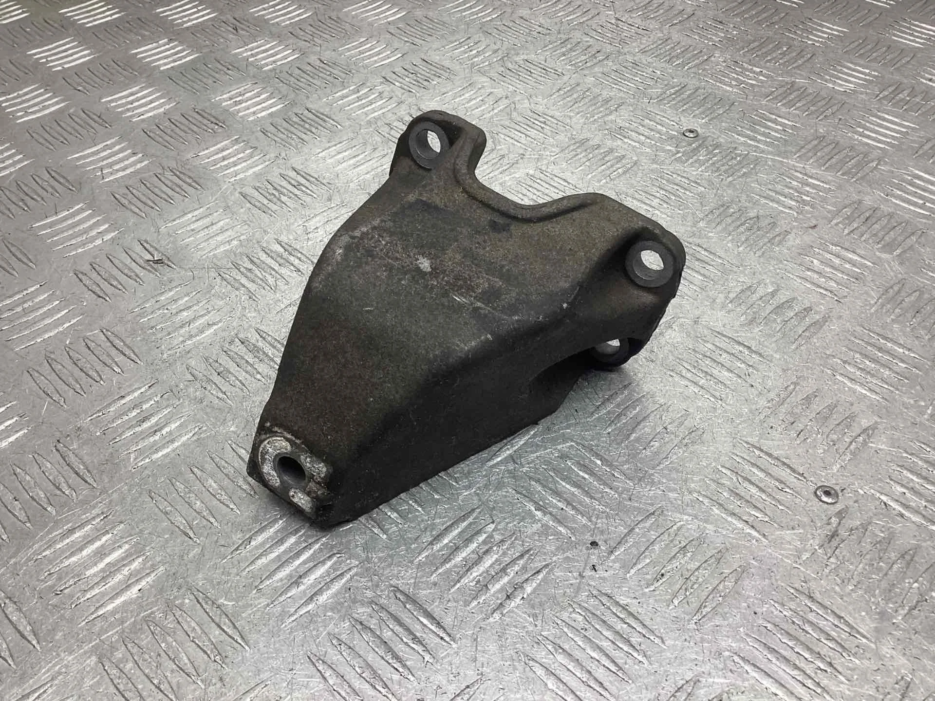 Кронштейн КПП Audi A4 A4 B5 (8D) 1994-1999 1997 1,6 i Бензин МКПП 5ст. Седан.