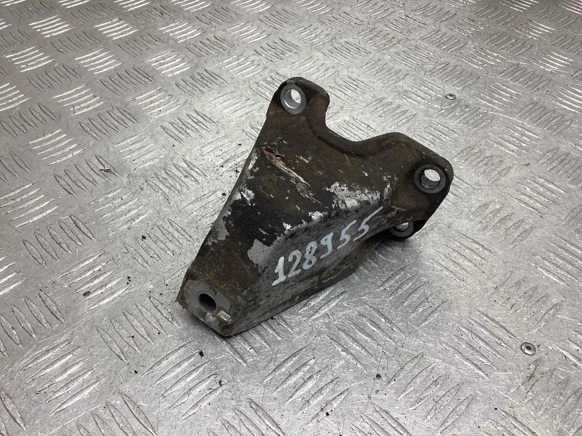 Кронштейн двигателя Audi A4 A4 B5 (8D) 1994-1999 1996 1,8 i Бензин МКПП 5ст. Седан.