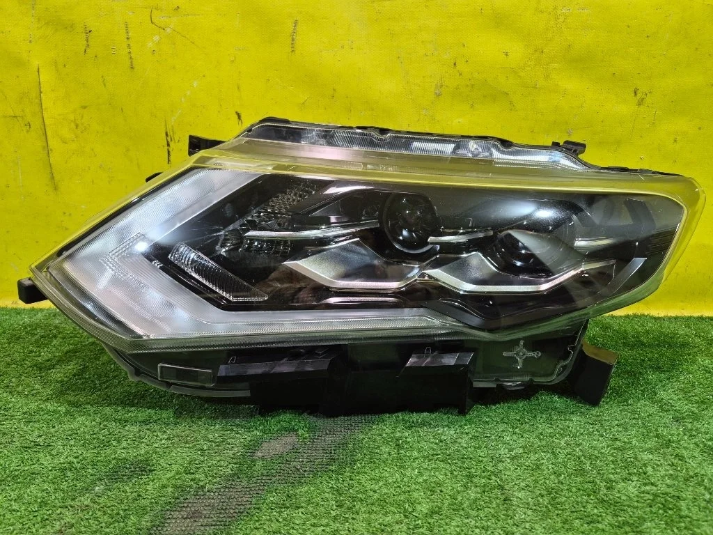 Фара левая LED  Nissan X-Trail (T32) 2018 260606FP8B 44445
