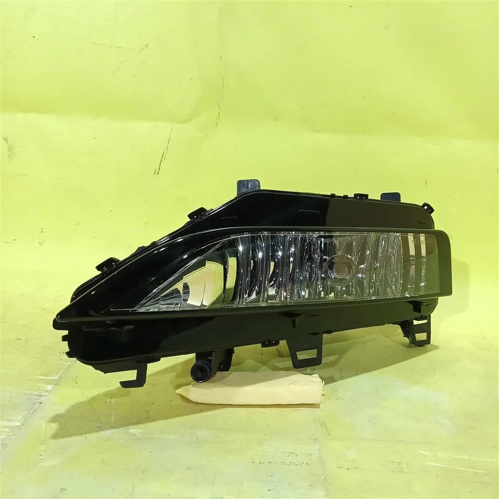 Фара противотуманная левая  Skoda  Rapid 2019 60U941699 906