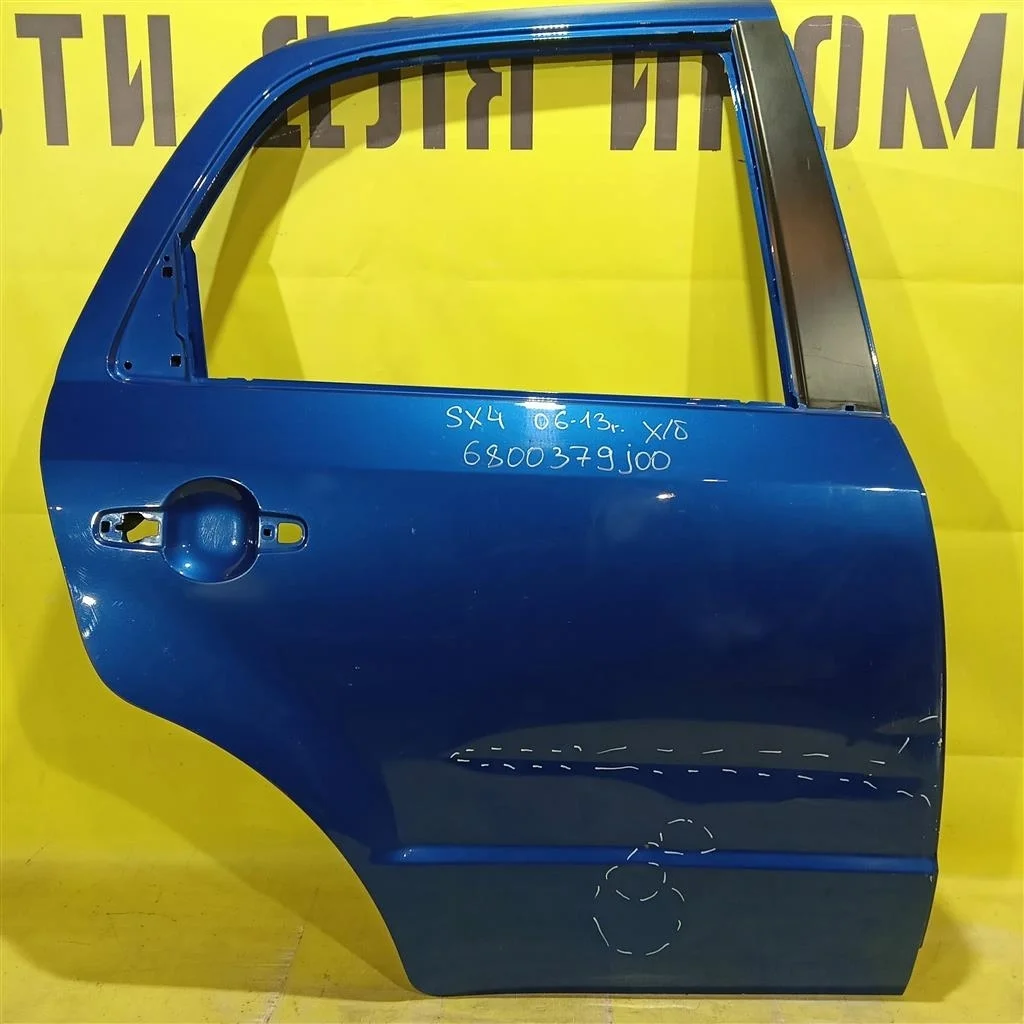 Дверь задняя правая Suzuki SX4 2006