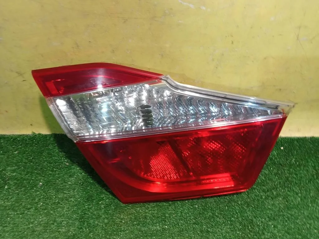 Фонарь задний внутренний левый Toyota Camry V50 2