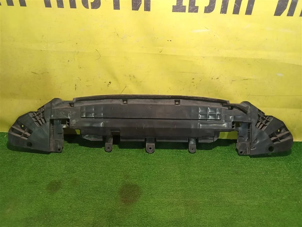 Пыльник переднего бампера Toyota Camry V70 2020