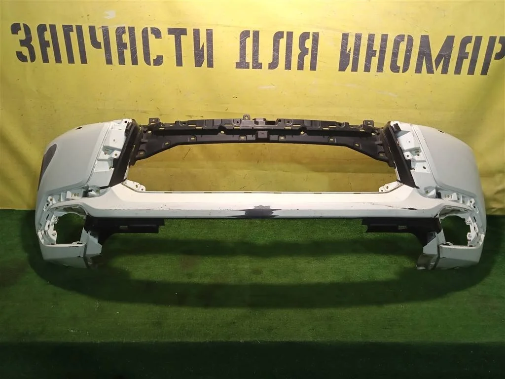 Бампер передний Mitsubishi Pajero/Montero Sport (