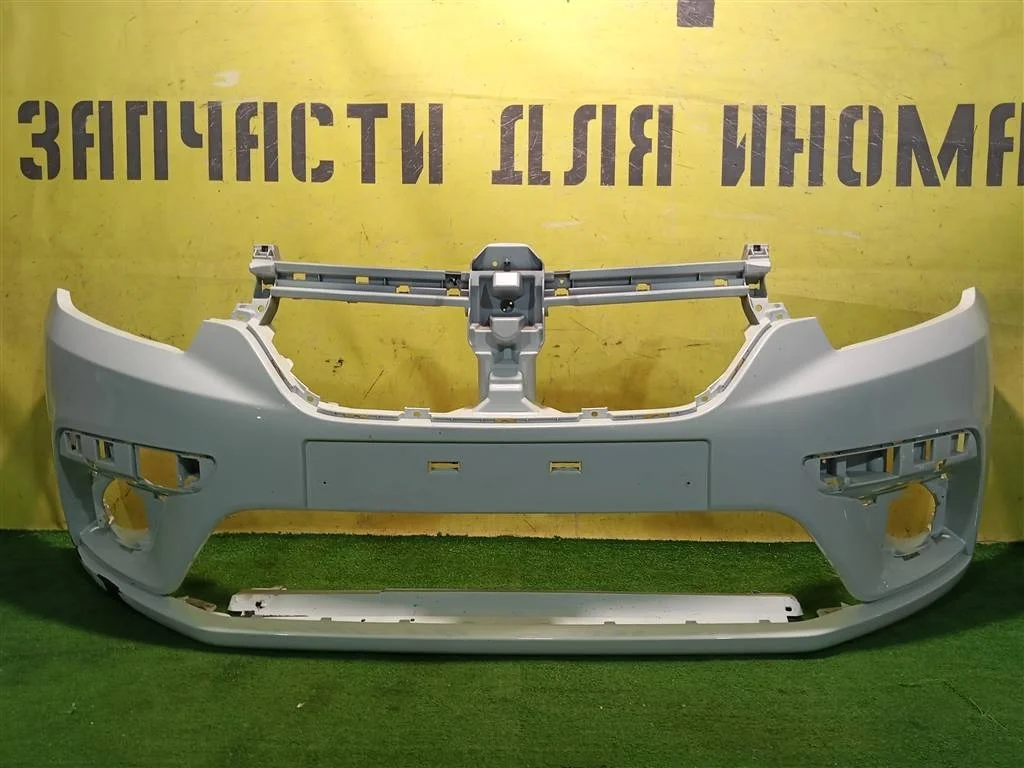 Бампер передний Renault Logan II 2018