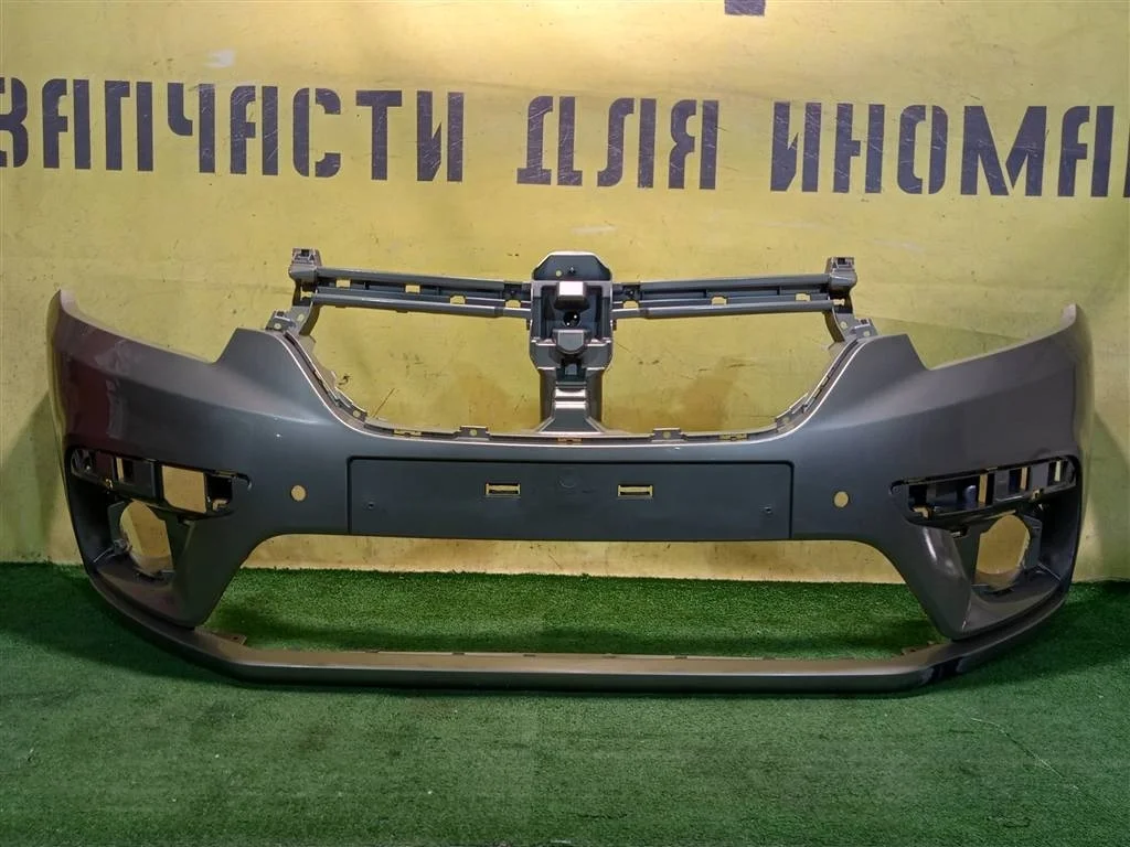 Бампер передний Renault Logan II 2018