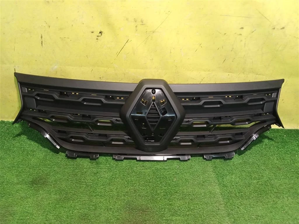 Решетка радиатора Renault Duster 2020
