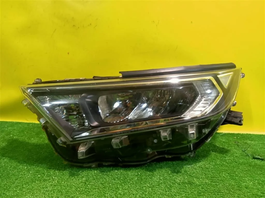 Фара левая LED Toyota RAV4 2018