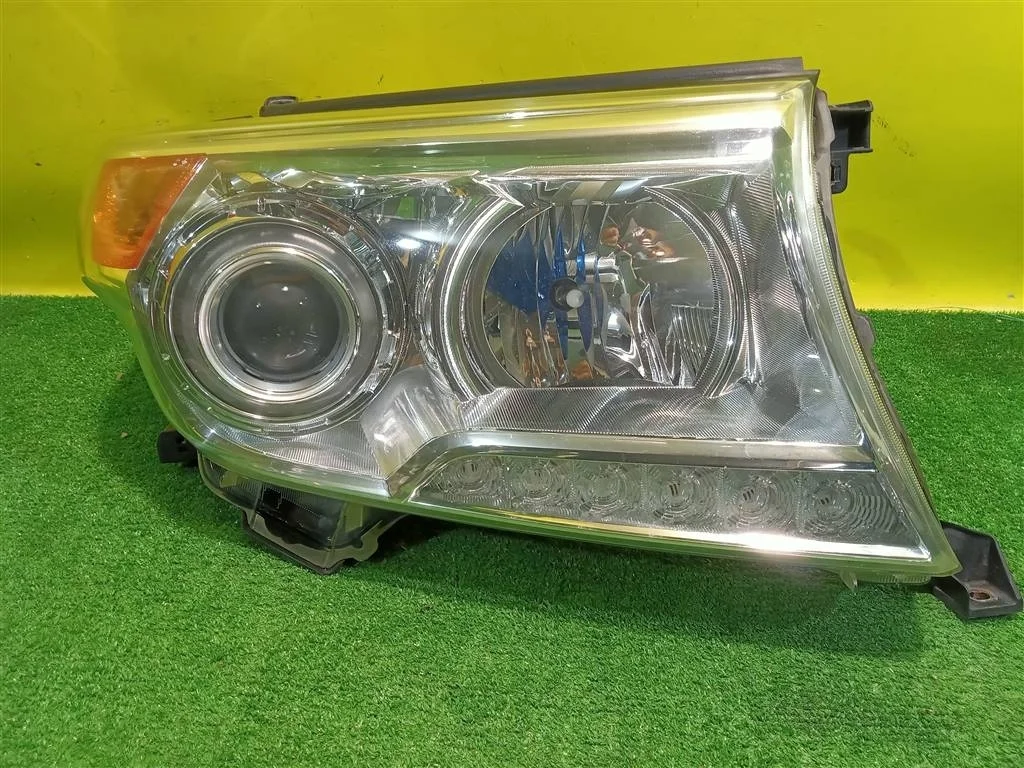 Фара правая Toyota Land Cruiser (200) 2012