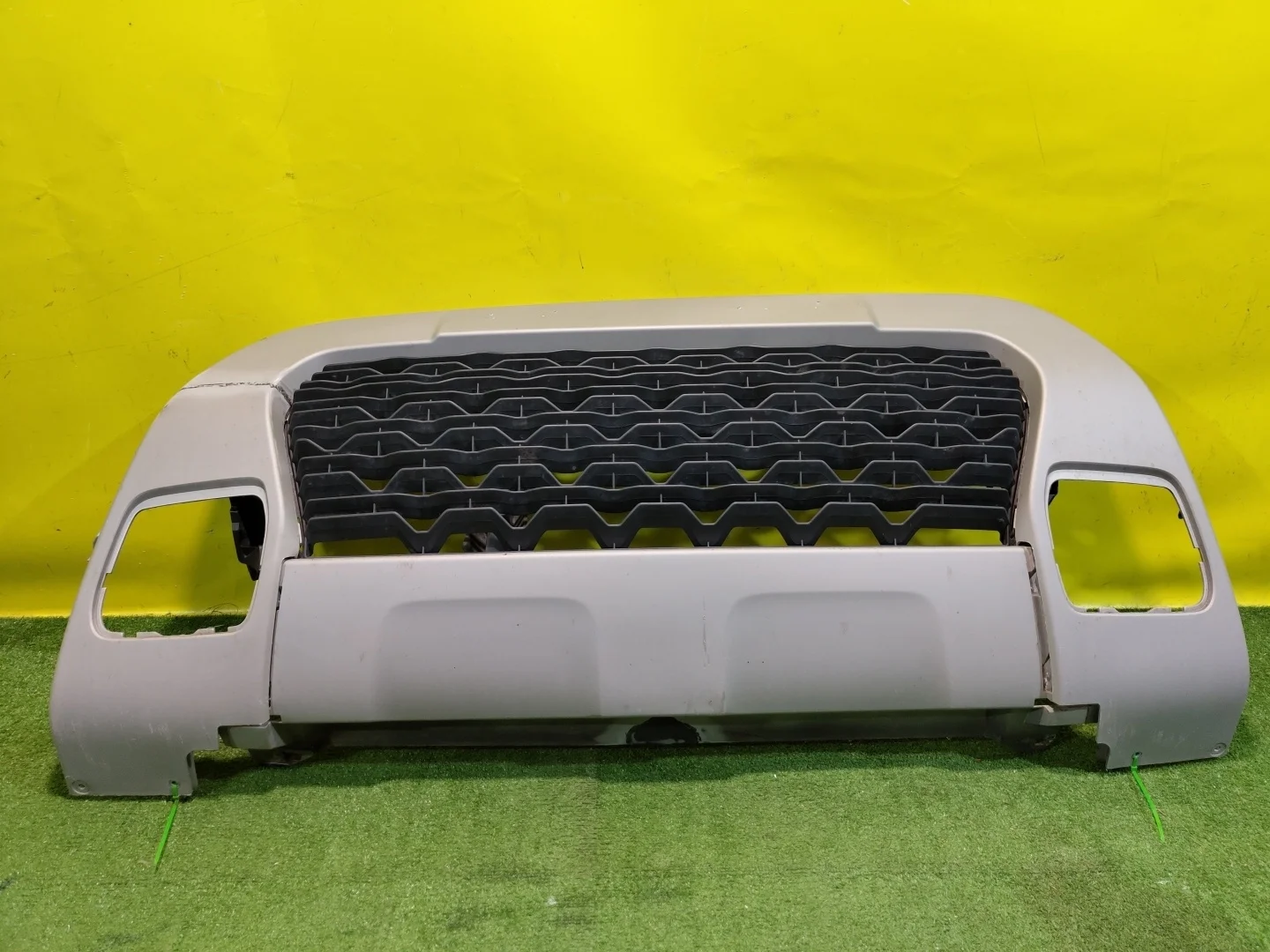 Решетка в бампер нижняя Renault Duster 2020
