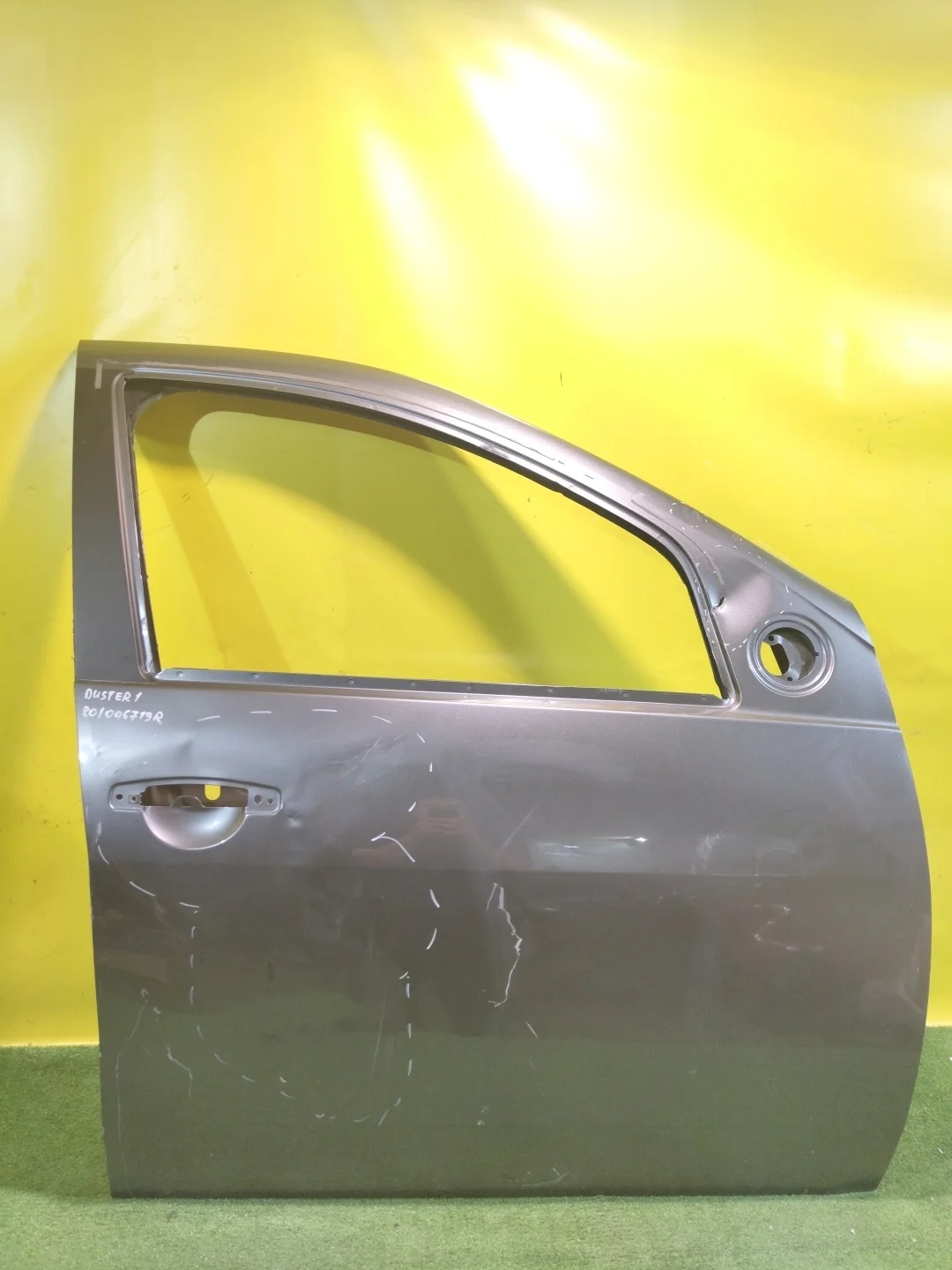 Дверь передняя правая Renault Duster 2010