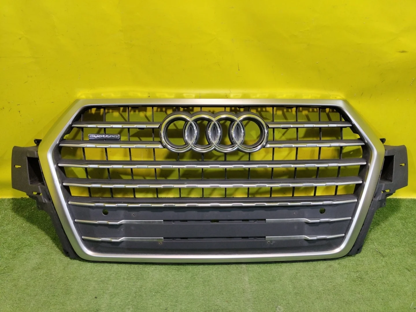 Решетка радиатора Audi Q7 (4M) 2015