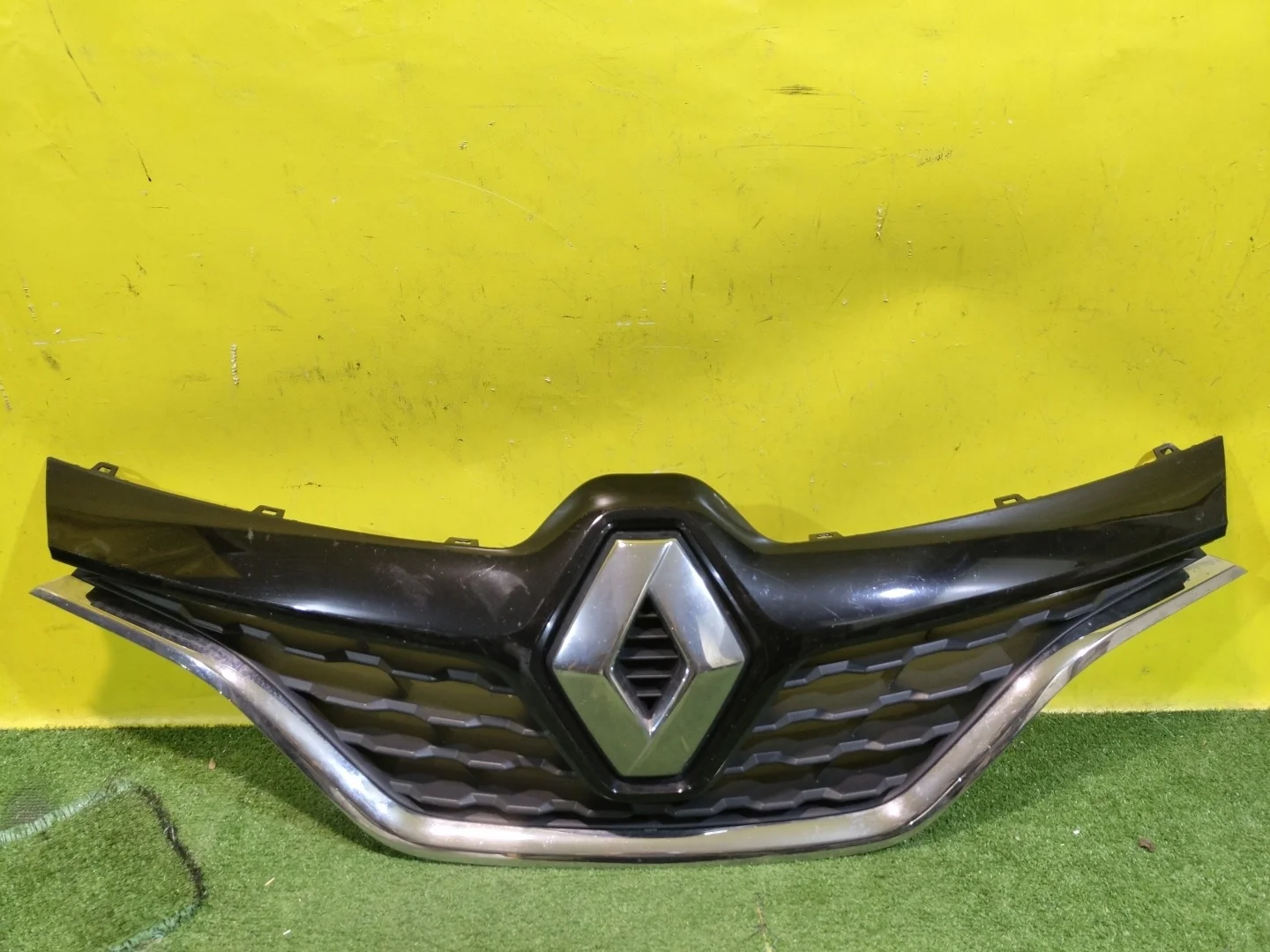 Решетка радиатора Renault Kaptur 2016