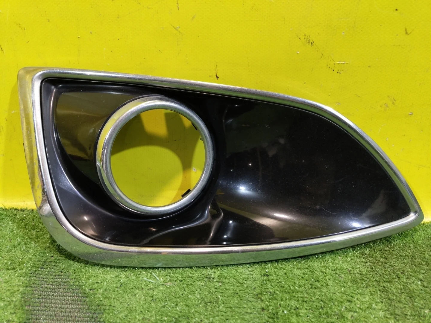 Рамка противотуманой фары левой Hyundai ix35 (LM)