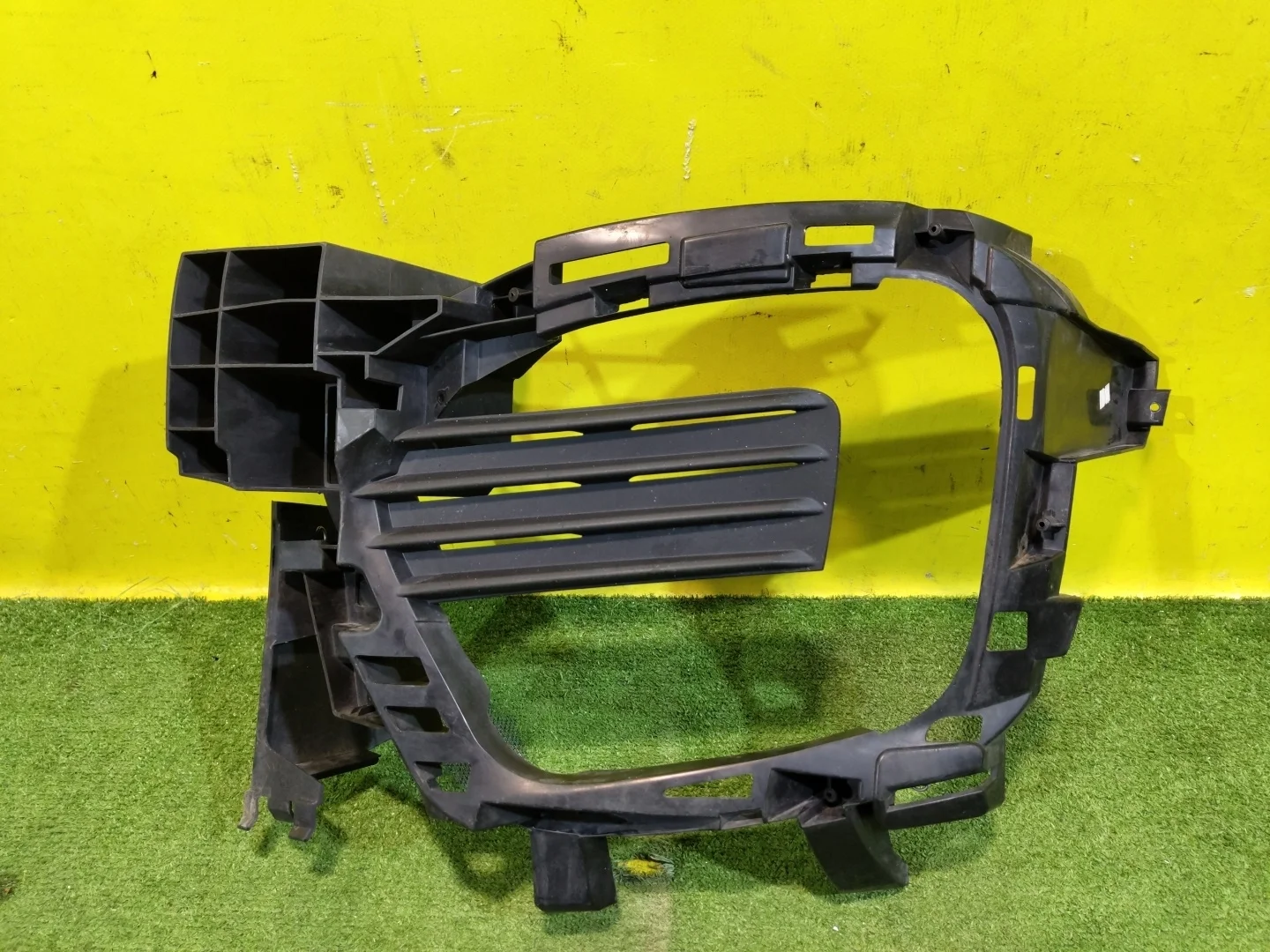 Кронштейн фары противотуманной левой Renault Kapt