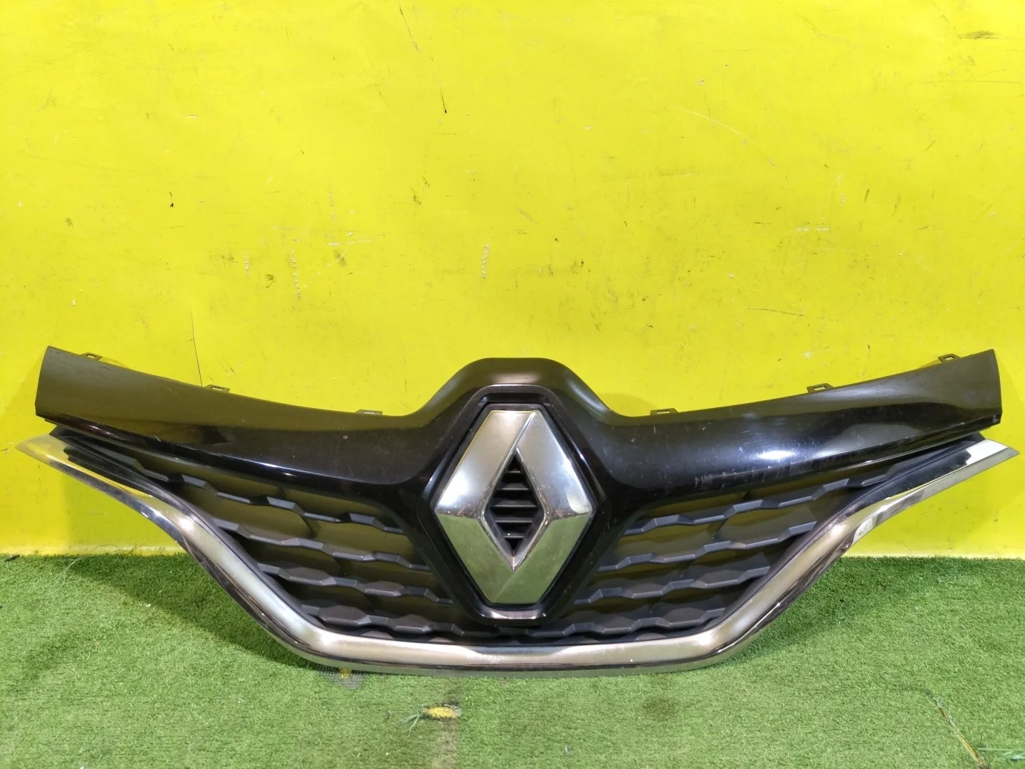 Решетка радиатора Renault Kaptur 2016