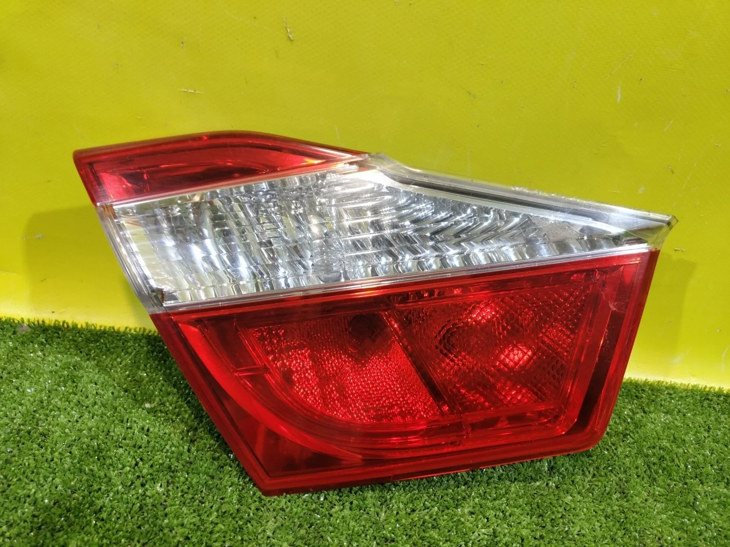 Фонарь задний внутренний левый Toyota Camry V50 2