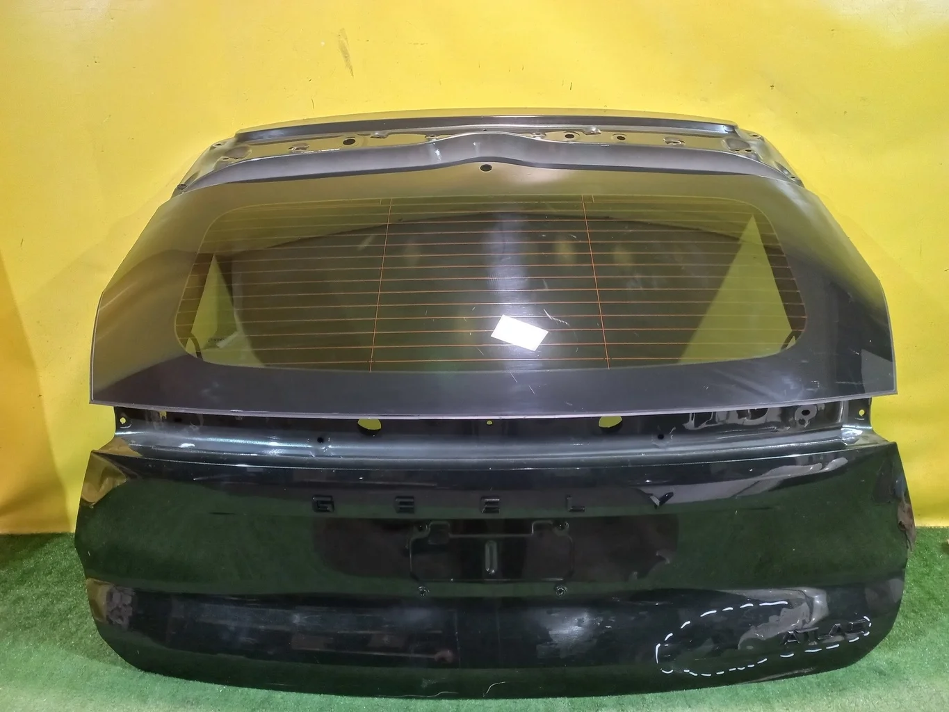 Дверь багажника Geely  Atlas 2023