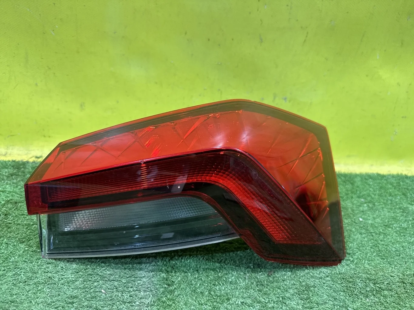 Фонарь задний наружный правый Skoda  Rapid 2019