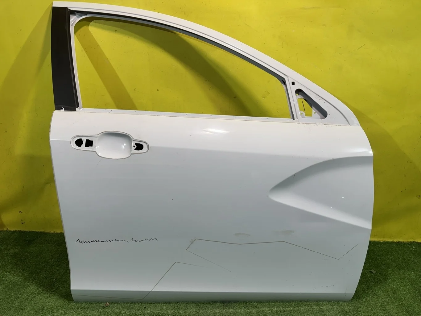 Дверь передняя правая Lada Vesta 2015-