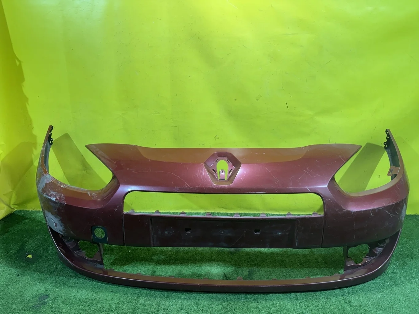 Бампер передний Renault Fluence 2009